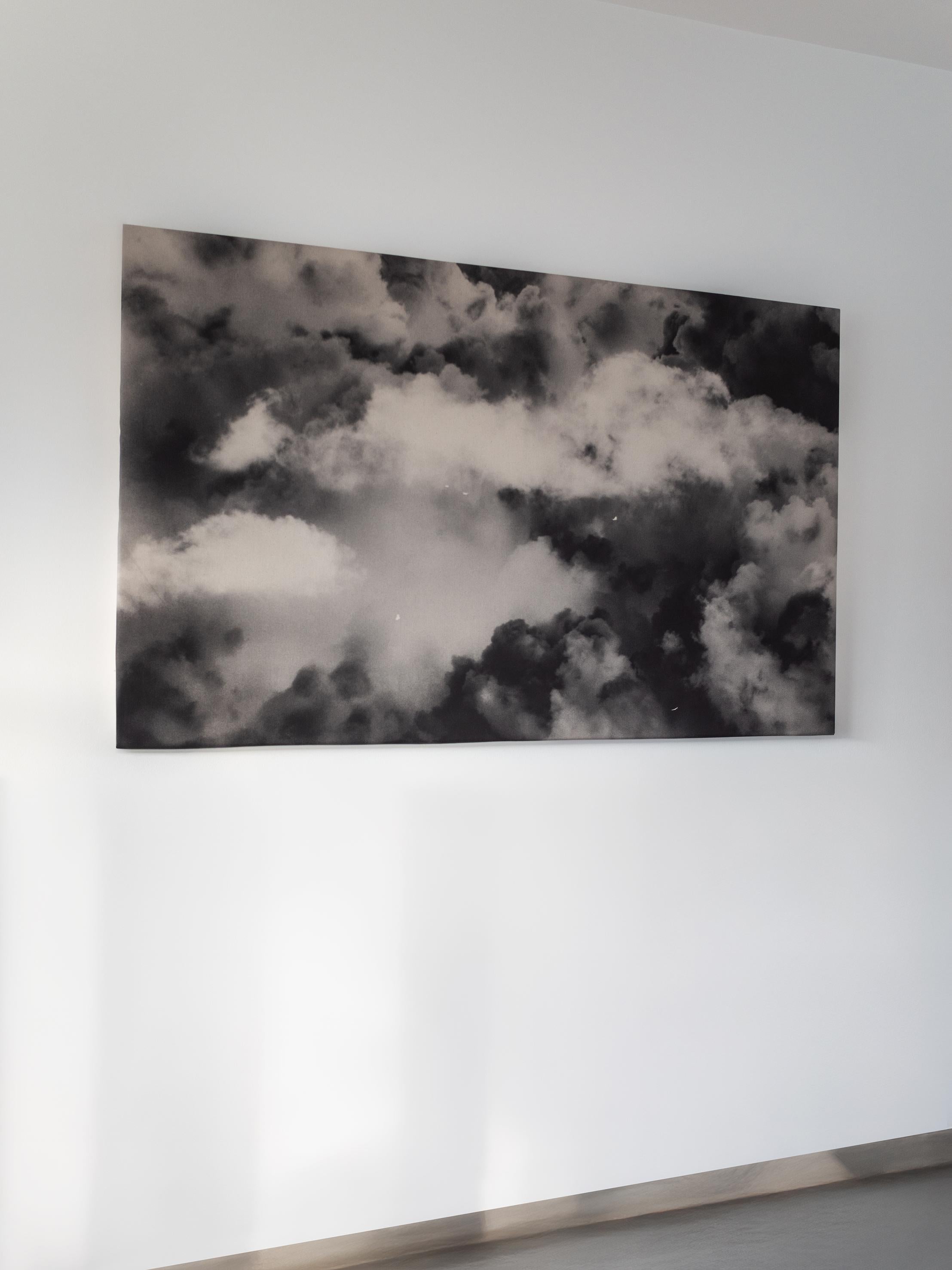 Undercurrents – abstrakte Himmelsfotografie auf Baumwoll-Leinwand, limitierte Auflage von 5 Stück (Zeitgenössisch), Photograph, von Ugne Pouwell