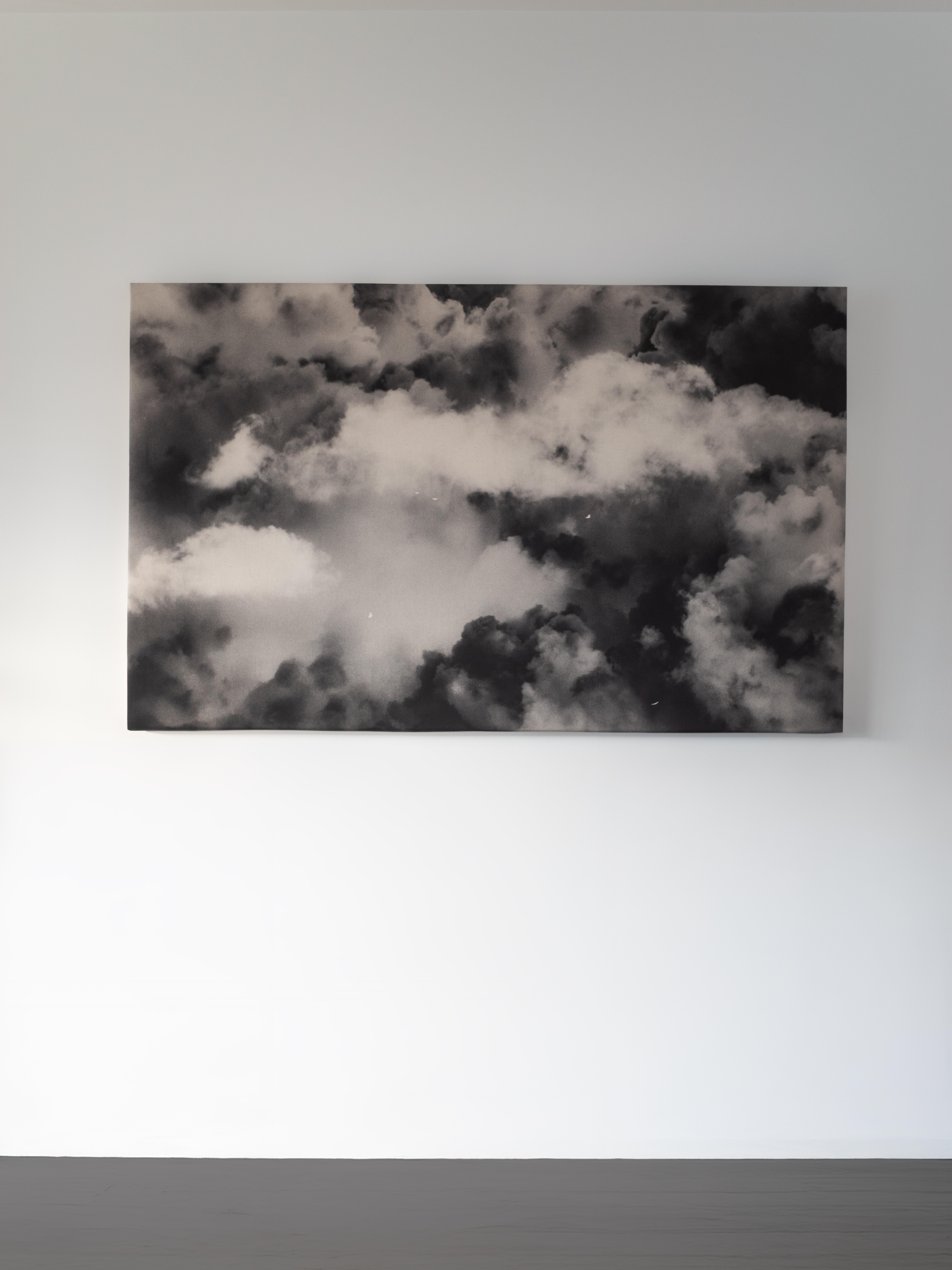 Undercurrents – abstrakte Himmelsfotografie auf Baumwoll-Leinwand, limitierte Auflage von 5 Stück (Grau), Black and White Photograph, von Ugne Pouwell