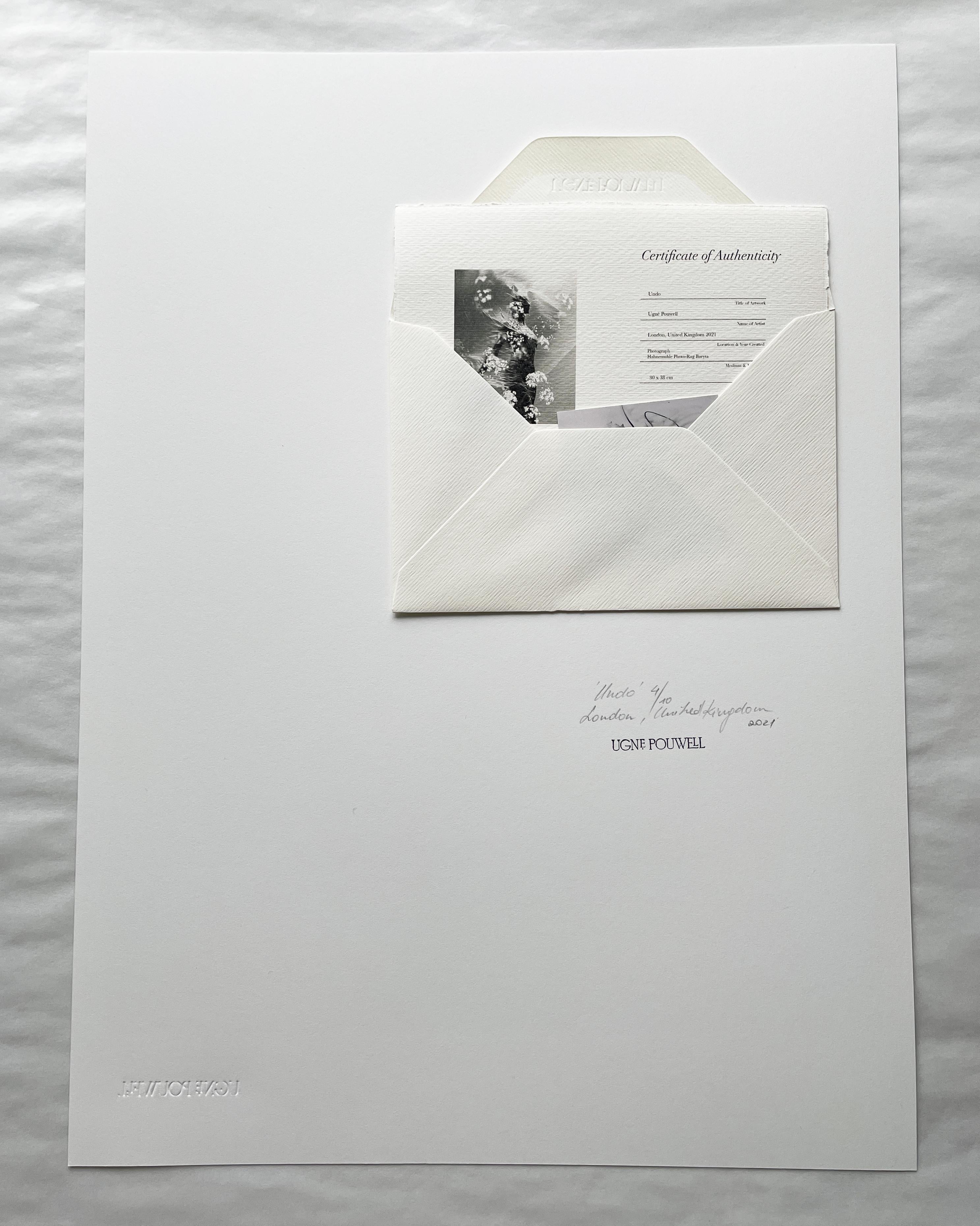 Undo - Analogue Schwarzer und weißer abstrakter Expressionismus, limitierte Auflage 5 von 10 Exemplaren (Abstrakter Expressionismus), Photograph, von Ugne Pouwell