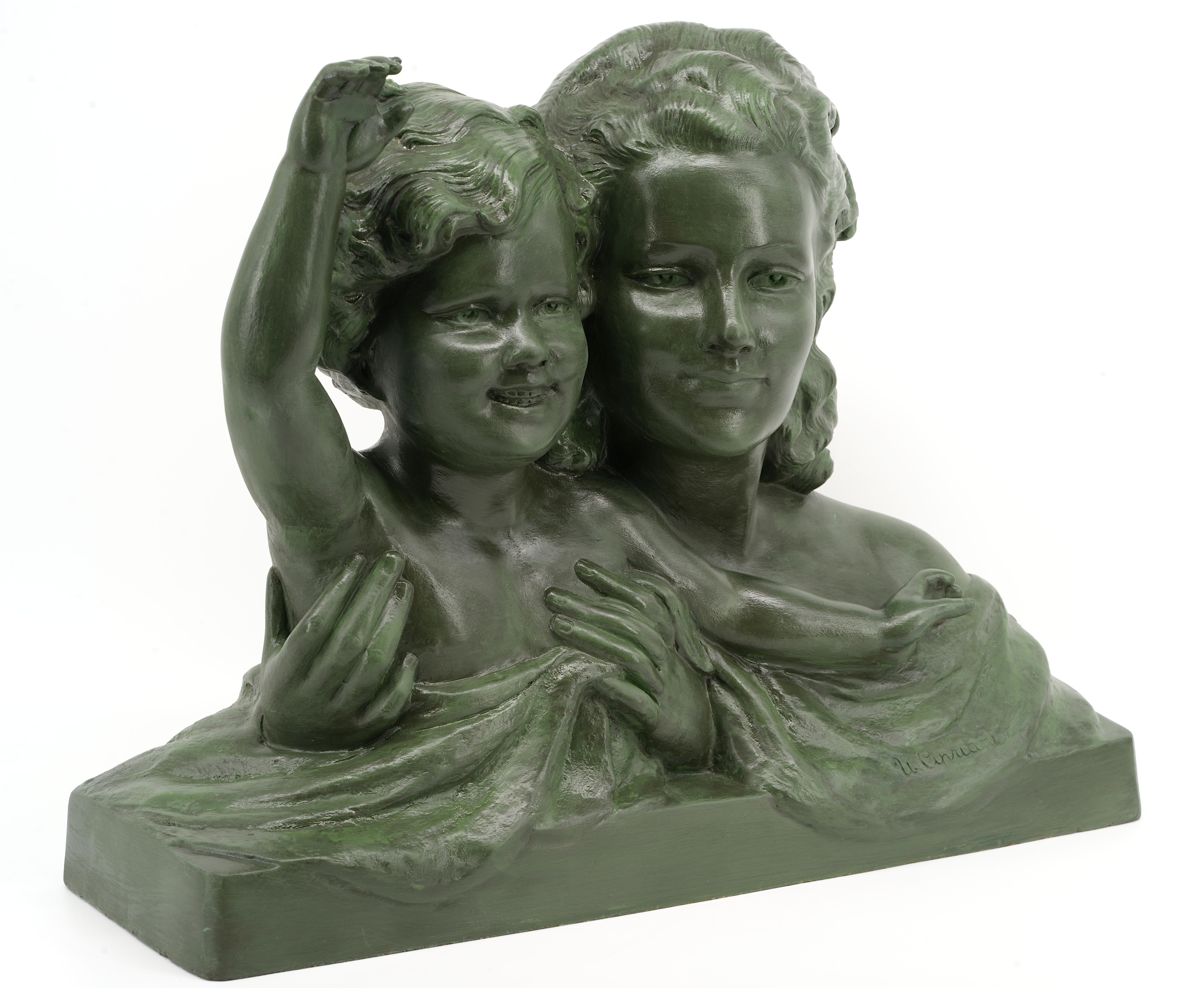 Ugo Cipriani Gran escultura francesa Art Déco de terracota de madre e hijo, 1920 Art Decó en venta