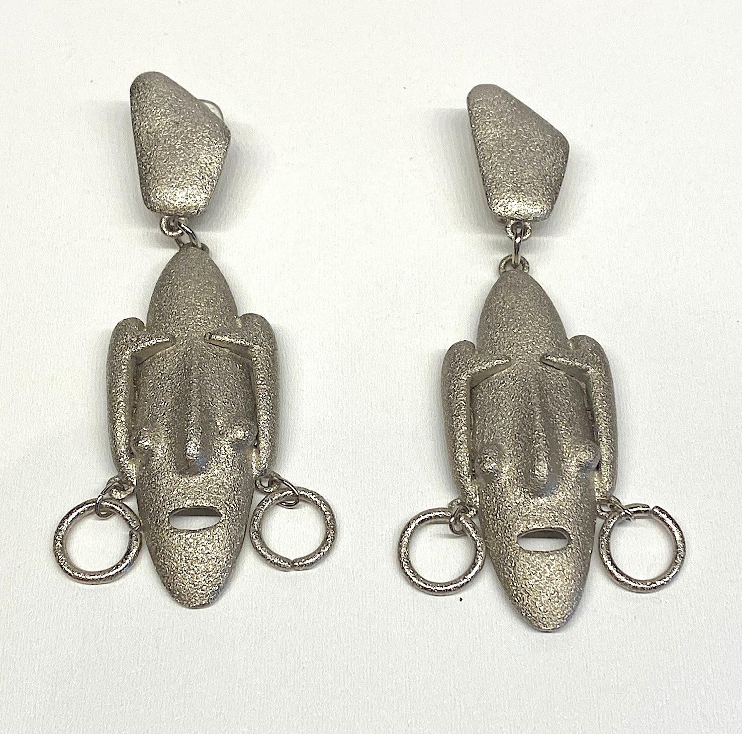 Ugo Correani 1980s Abstract Face Pendant Earrings In Good Condition In New York, NY
