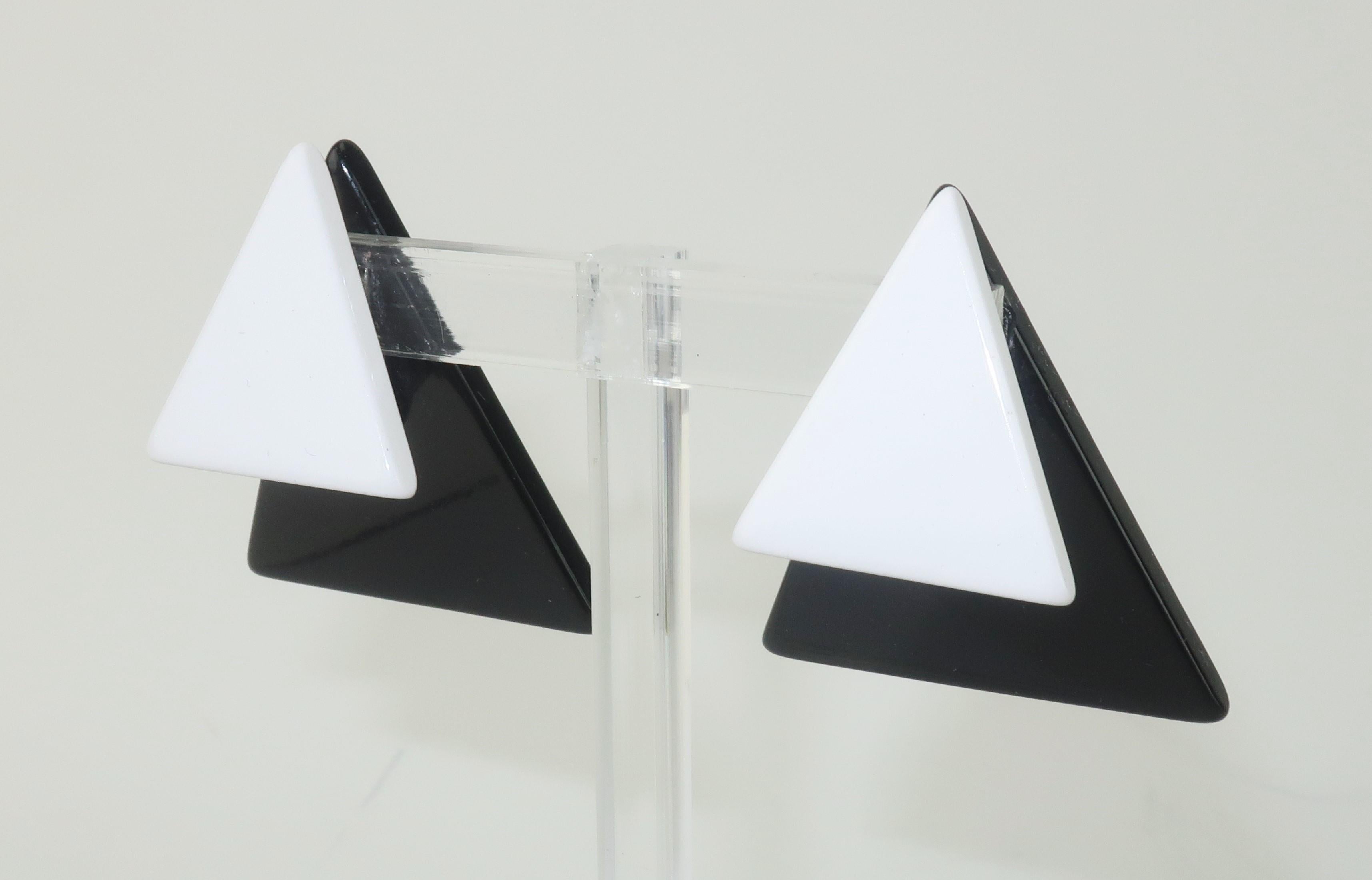 Modernist Ugo Correani Black & White Clip On Earrings, C.1980 For Sale