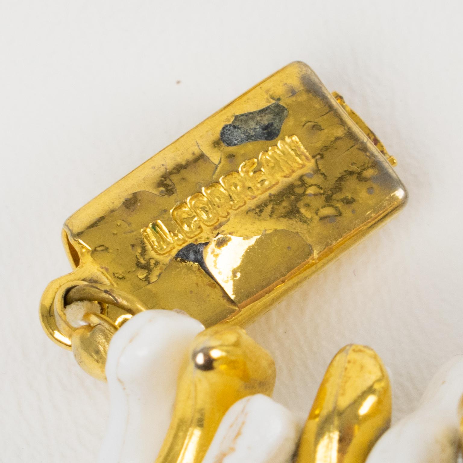 Ugo Correani Collier en faux-coral blanc et doré avec pendentif orné de bijoux en vente 5