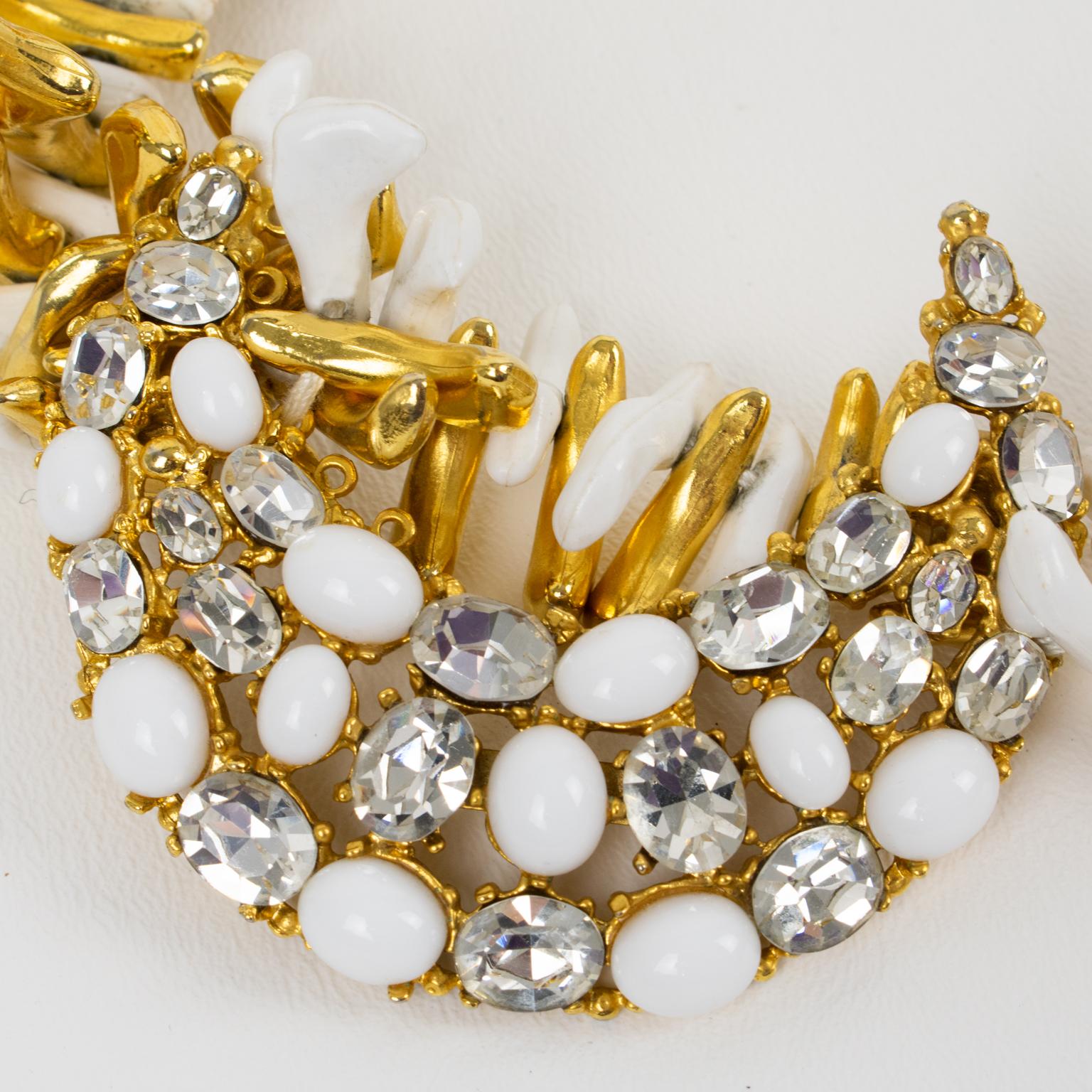 Ugo Correani Collar de imitación coral blanco y dorado con colgante joya en venta 5