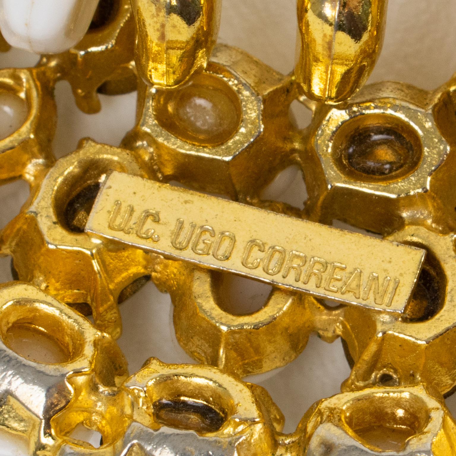 Ugo Correani Collier en faux-coral blanc et doré avec pendentif orné de bijoux en vente 3