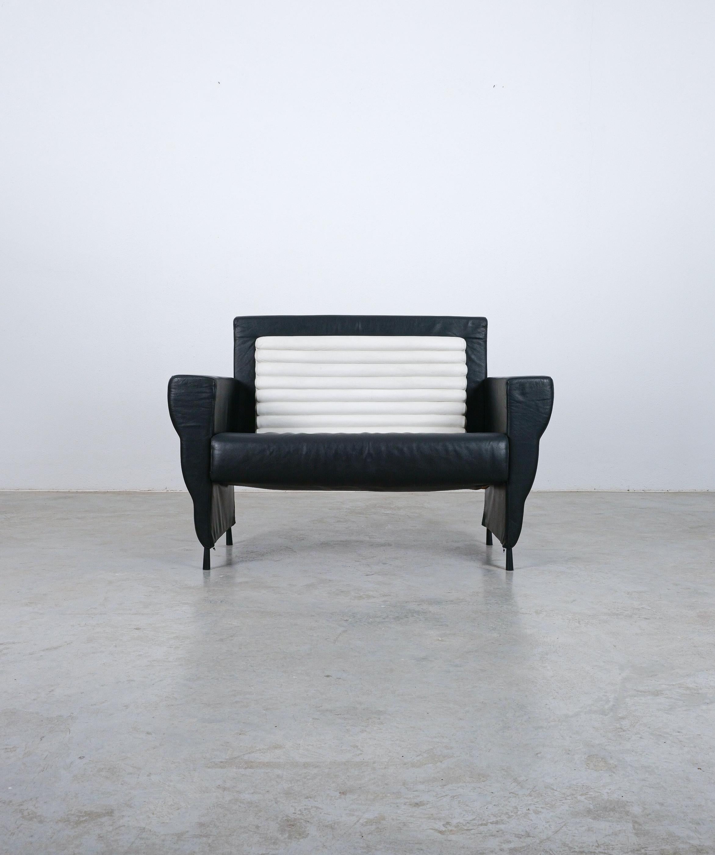 Ugo La Pietra für Busnelli Flessuosa Sofa aus schwarzem und weißem Leder, Italien 1985 im Zustand „Gut“ im Angebot in Vienna, AT
