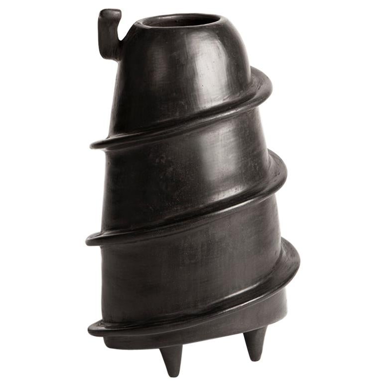 ""Force intérieure"" Vase étrusque Bucchero en céramique noire fait à la main #11 en vente