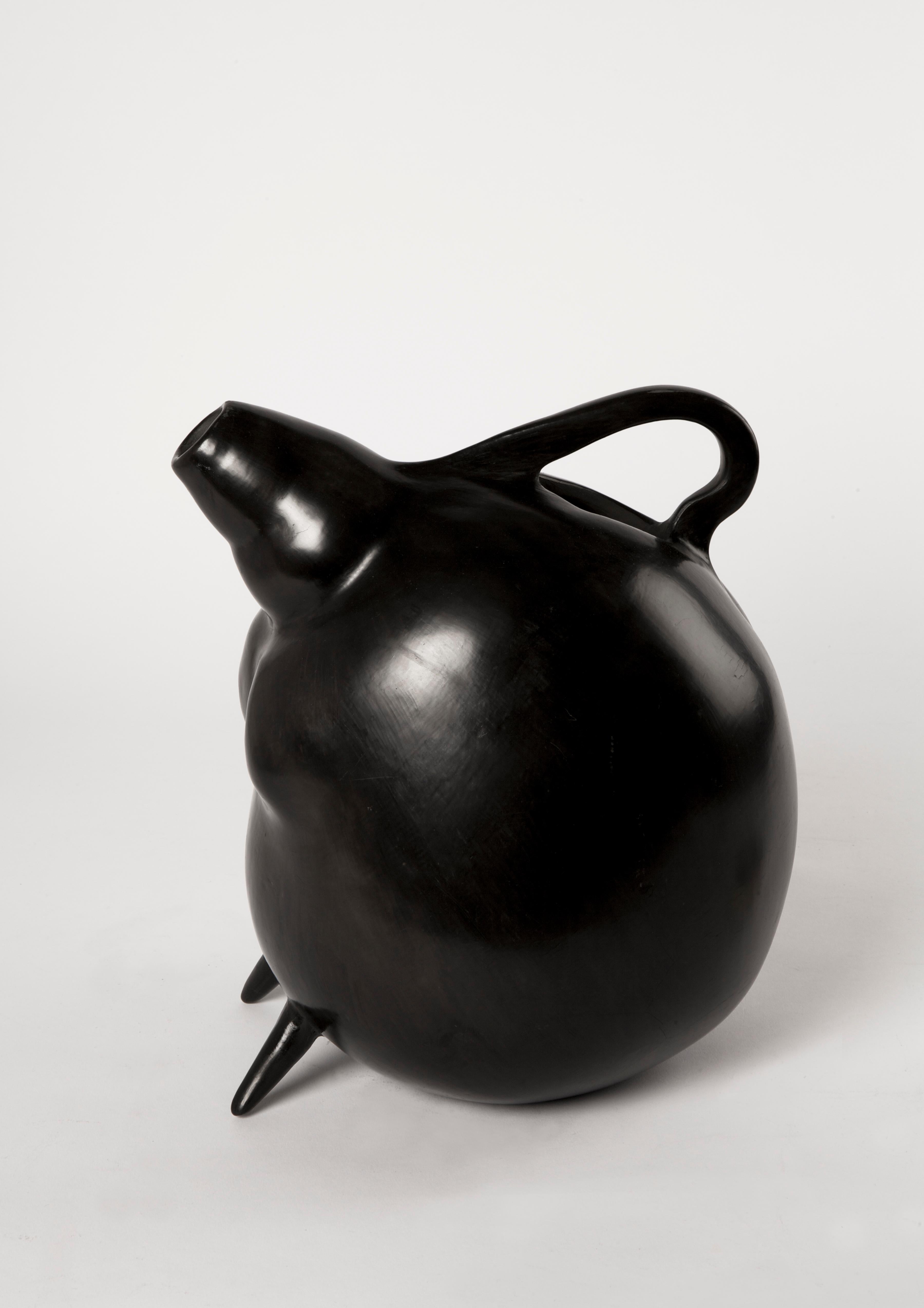 italien Vase toscan et étrusque Bucchero #8 « Iron Strength » en céramique noire fait à la main en vente