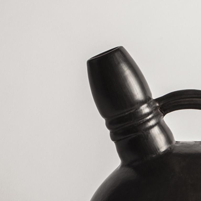italien Vase toscan et étrusque Bucchero #9 « Iron Strength » en céramique noire fait à la main en vente
