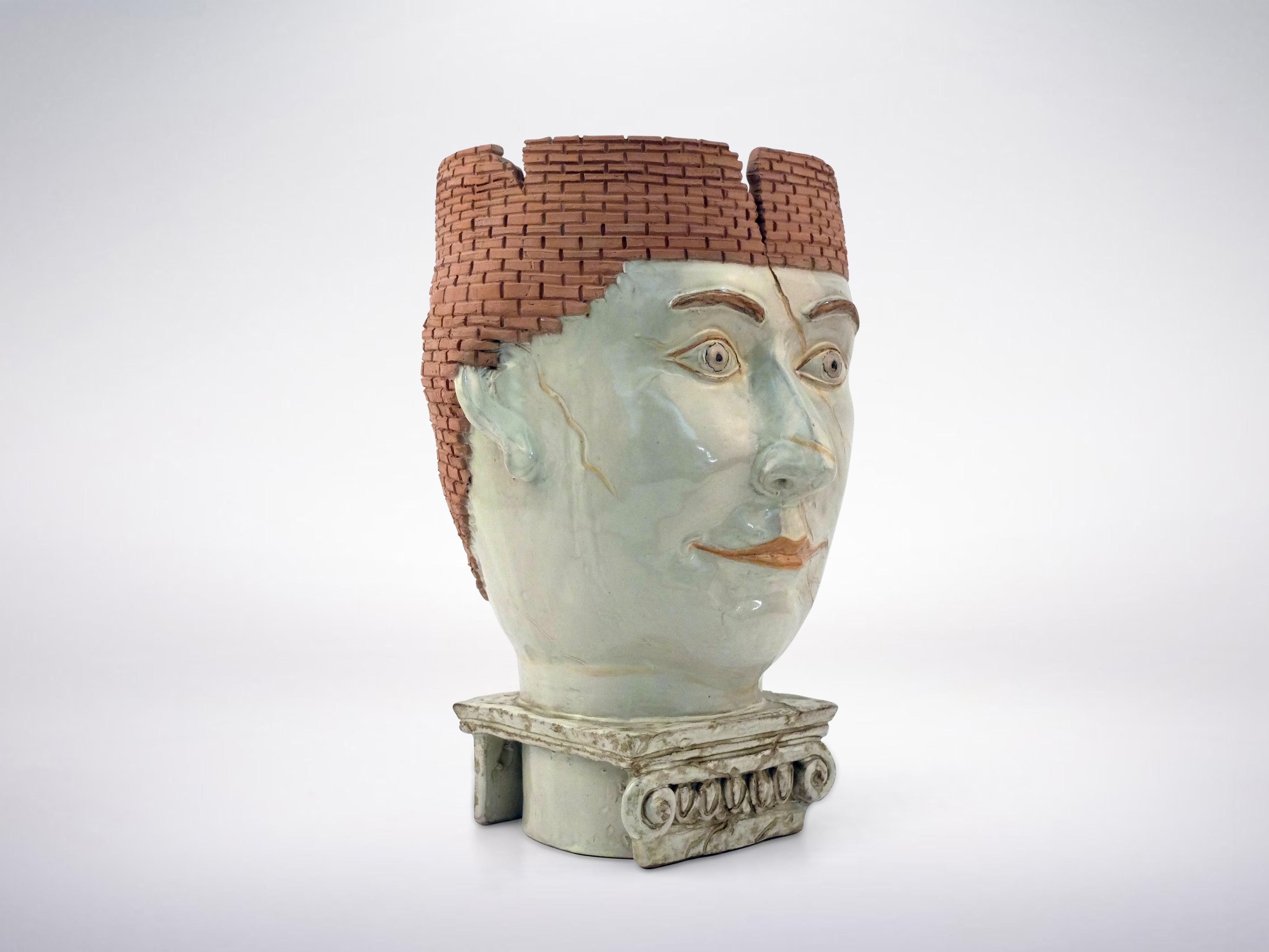 Postmoderne Ugo La Pietra, Vase en porcelaine « Archeologo », 2013 en vente
