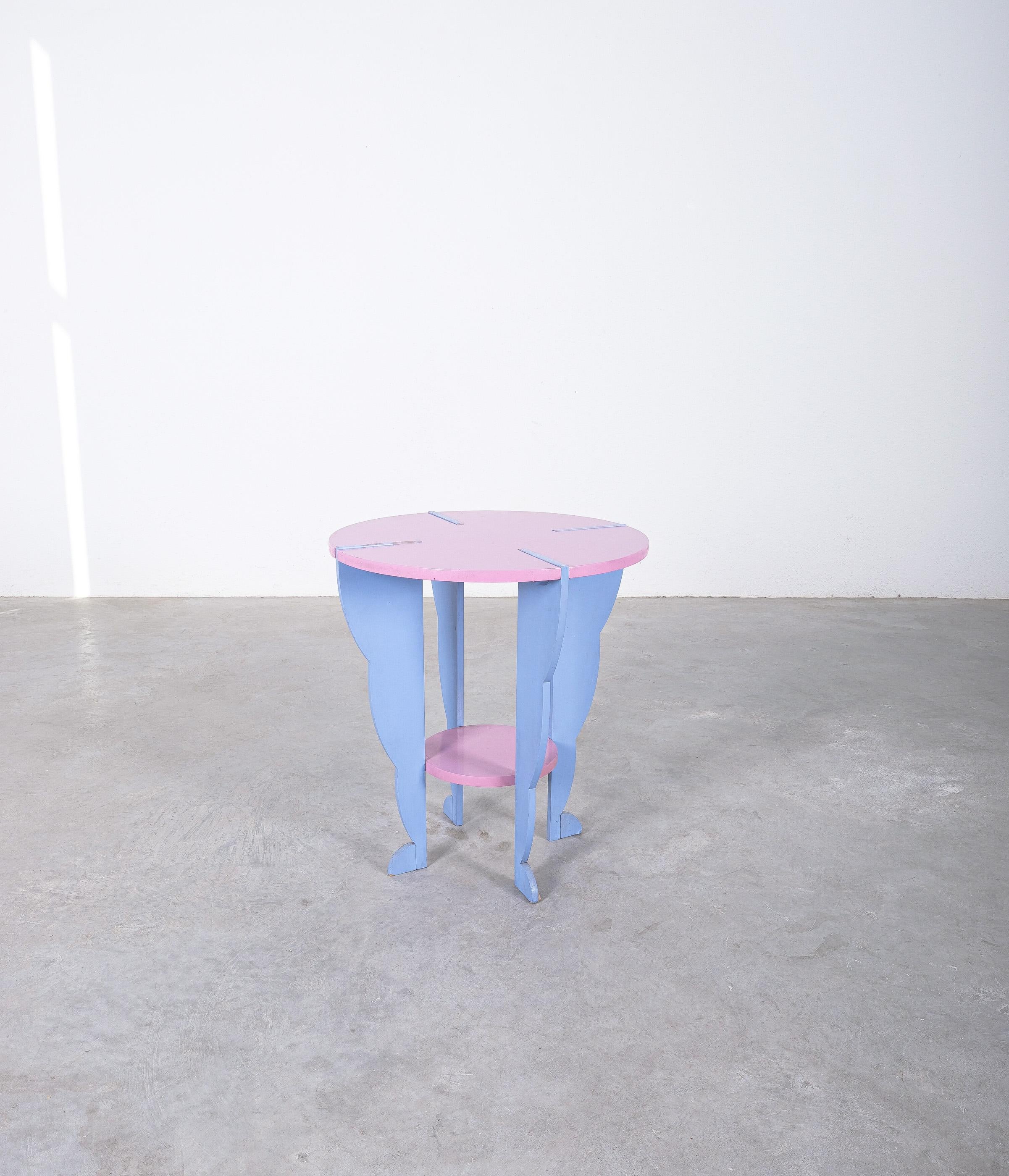 Ugo La Pietra Mesa Auxiliar Serie Flessuosa Busnelli Italia, Post Moderna 1985 Lacado en venta
