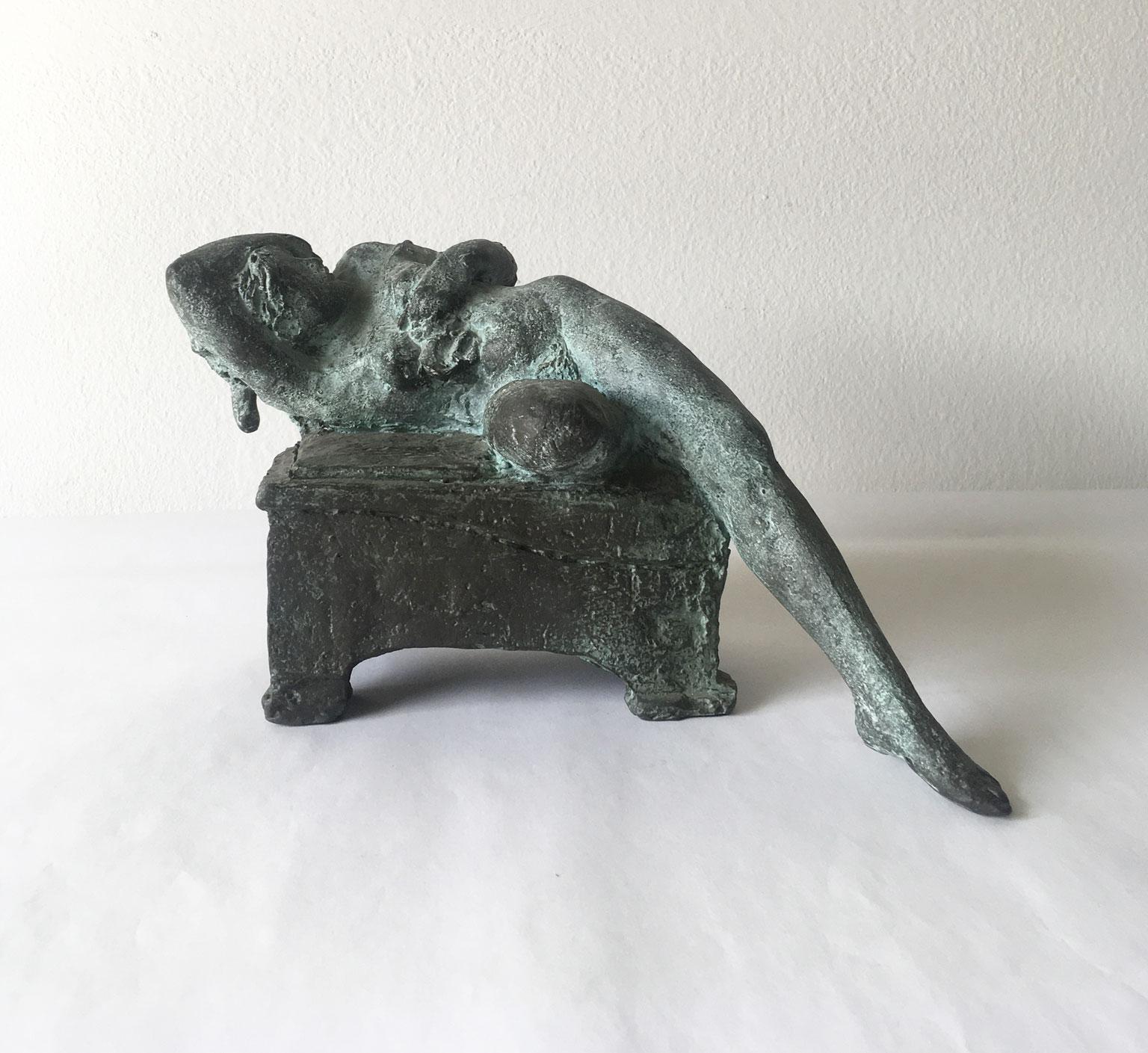 Con Gli Occhi Nelle Stelle 2006 Italia Escultura de bronce de Ugo Riva en venta 13