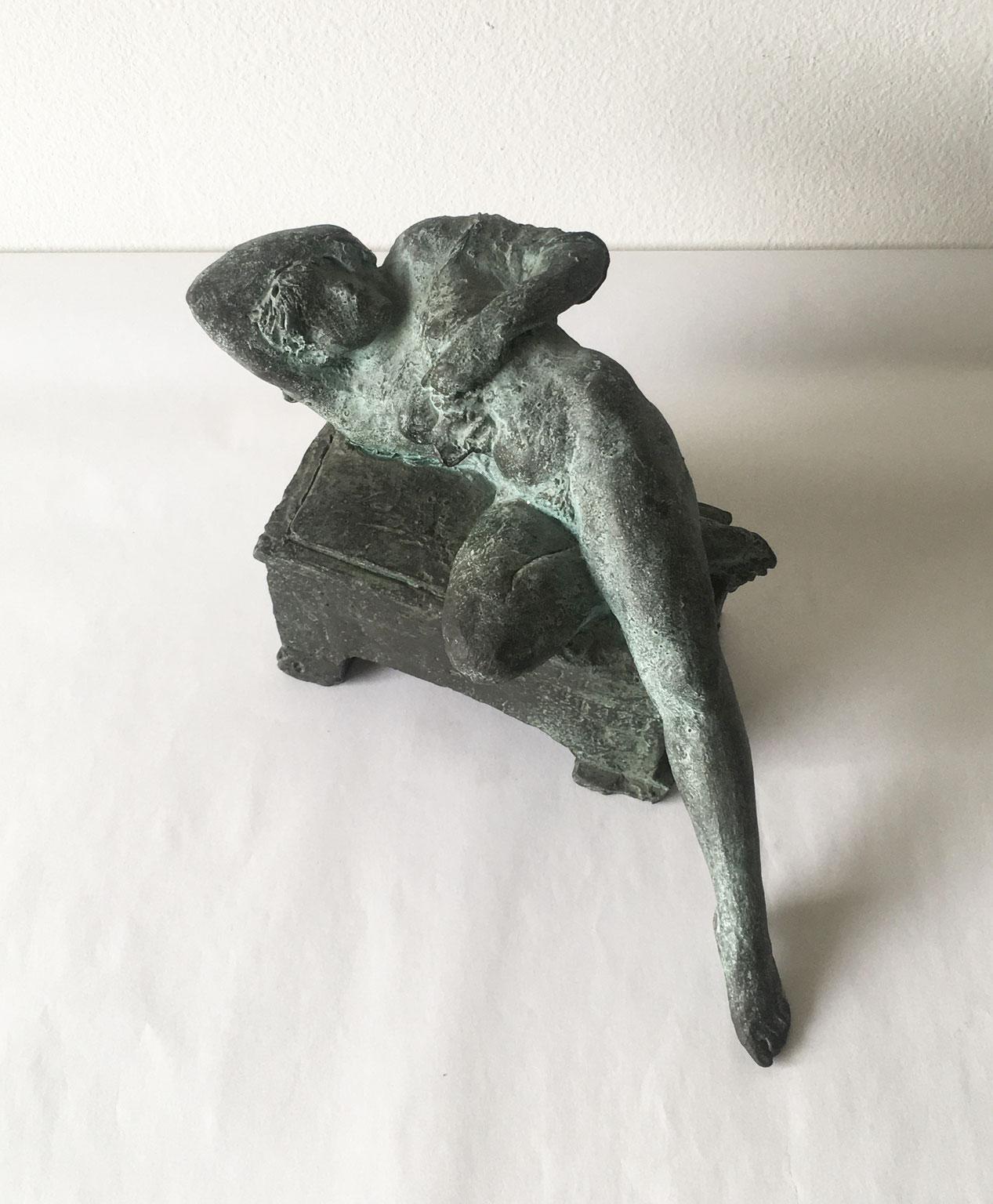 Con Gli Occhi Nelle Stelle 2006 Italia Escultura de bronce de Ugo Riva en venta 3