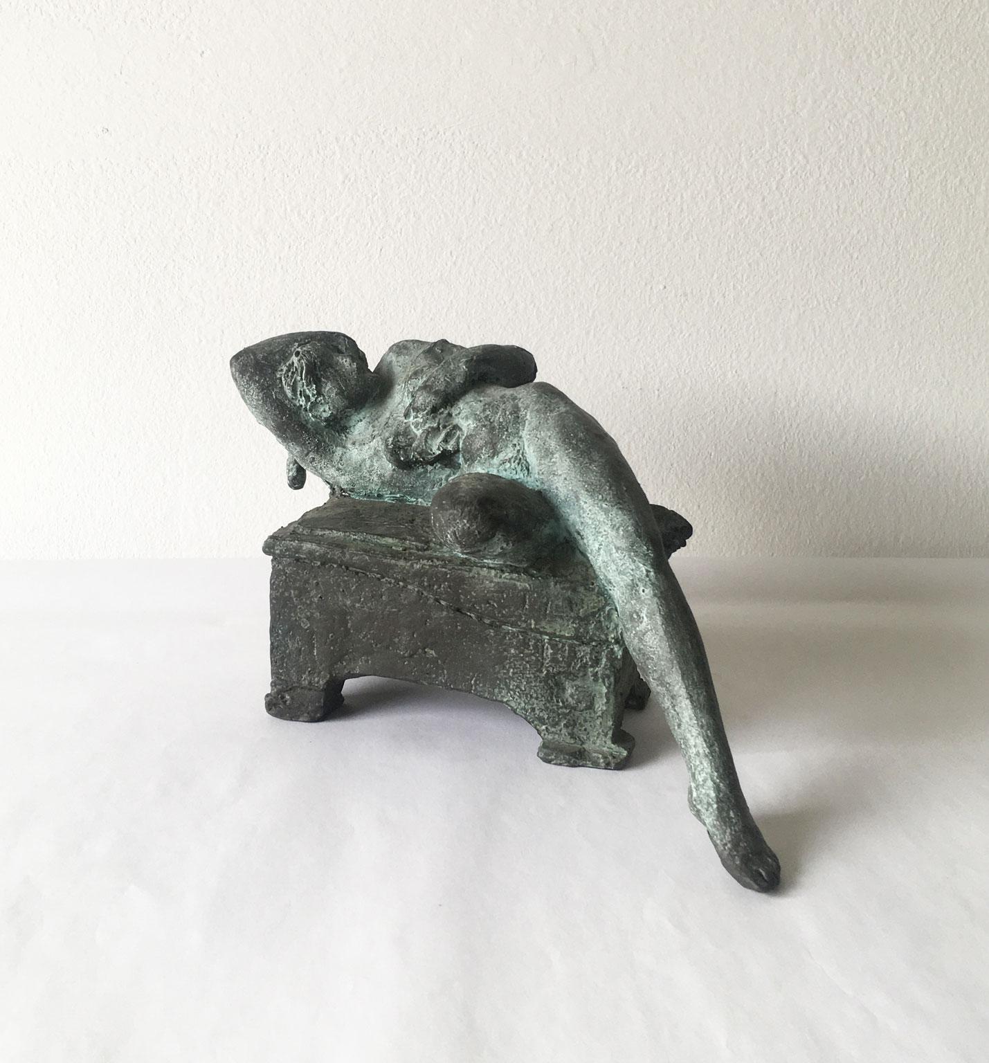 This is an intense bronze sculpture created by the Italian artist Ugo Riva, in 2006. Lost wax bronze on iron basement.
The title of this artwork is "Innocente provocazione" , translated in "Innocent provocation".

In this astonishing sculpture, the