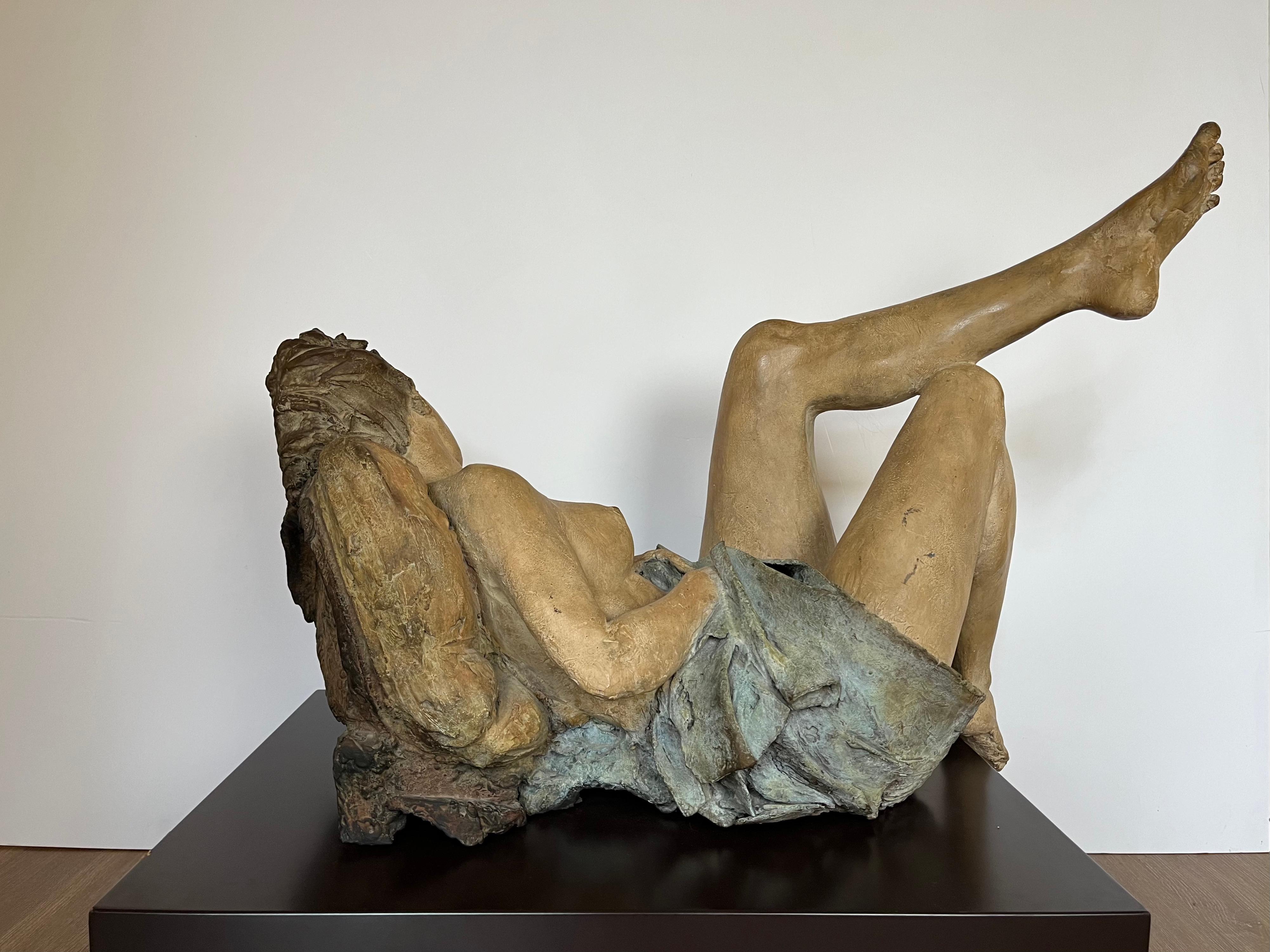 Scultura contemporanea di donna nuda, sensuale ed elegante, in bronzo - Sculpture di Ugo Riva