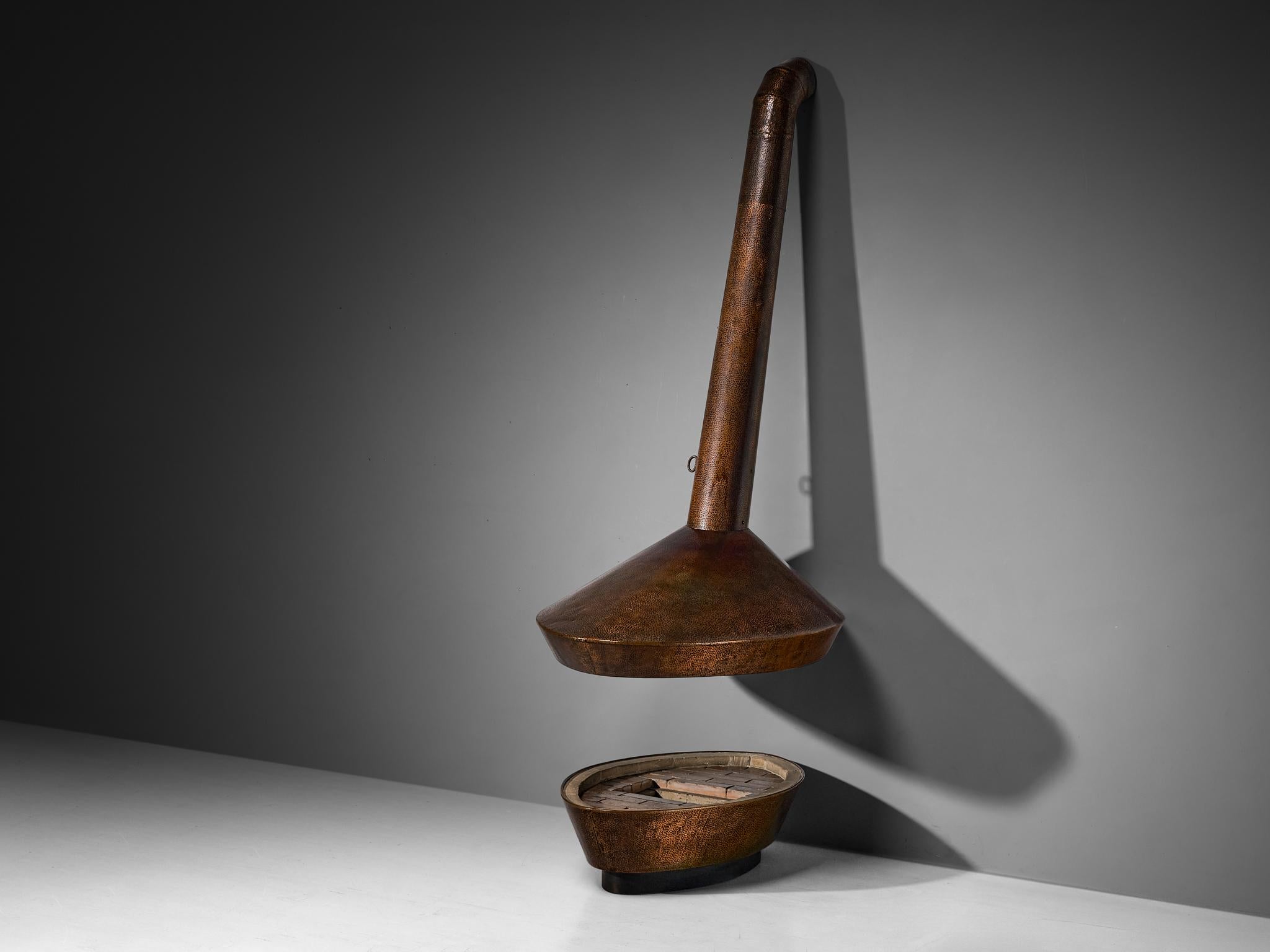 Italienischer Ugo Trevisan-Kamin aus geprägtem Kupfer, Mid-Century Modern im Angebot 7