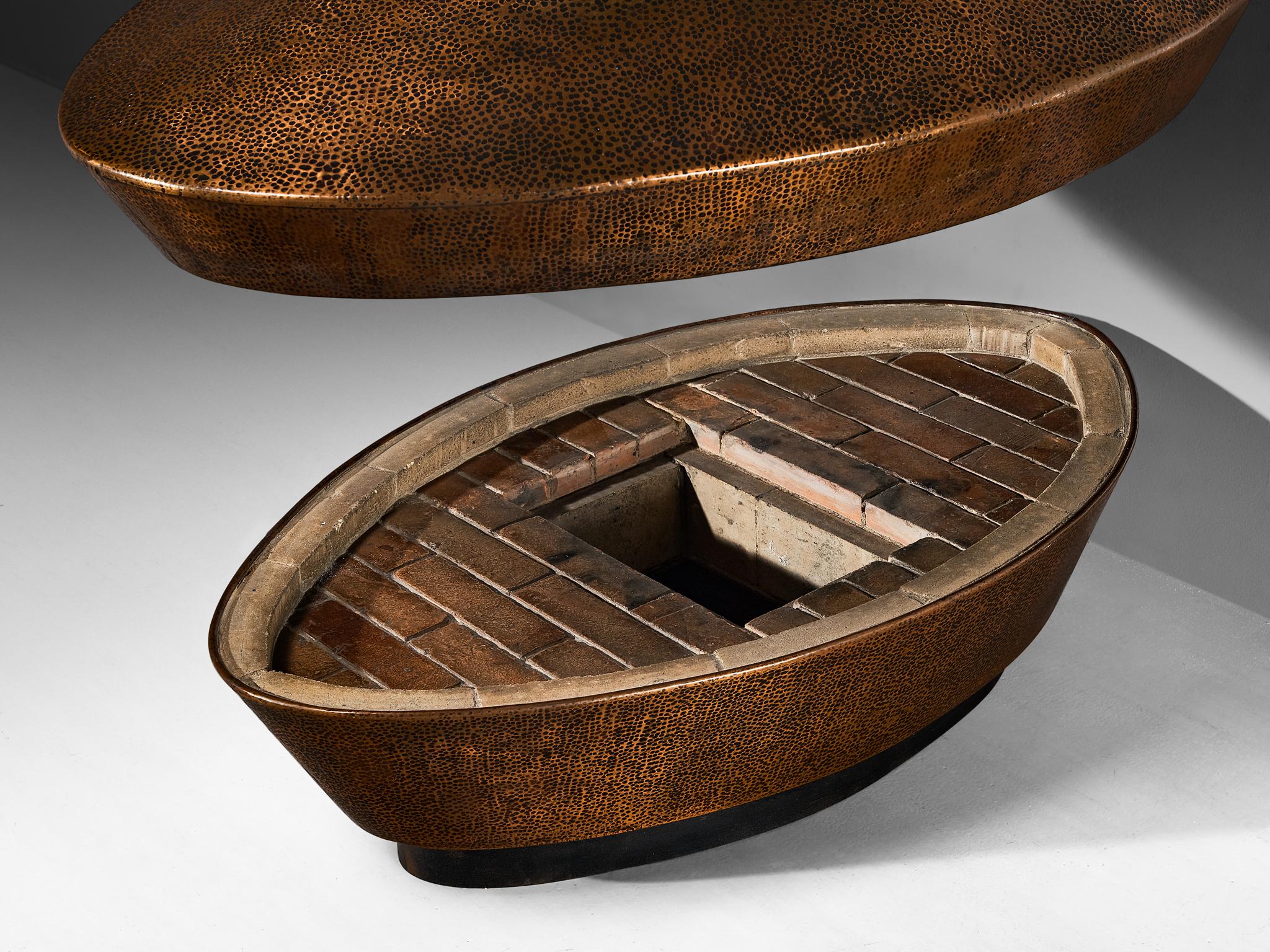 Italienischer Ugo Trevisan-Kamin aus geprägtem Kupfer, Mid-Century Modern im Angebot 2