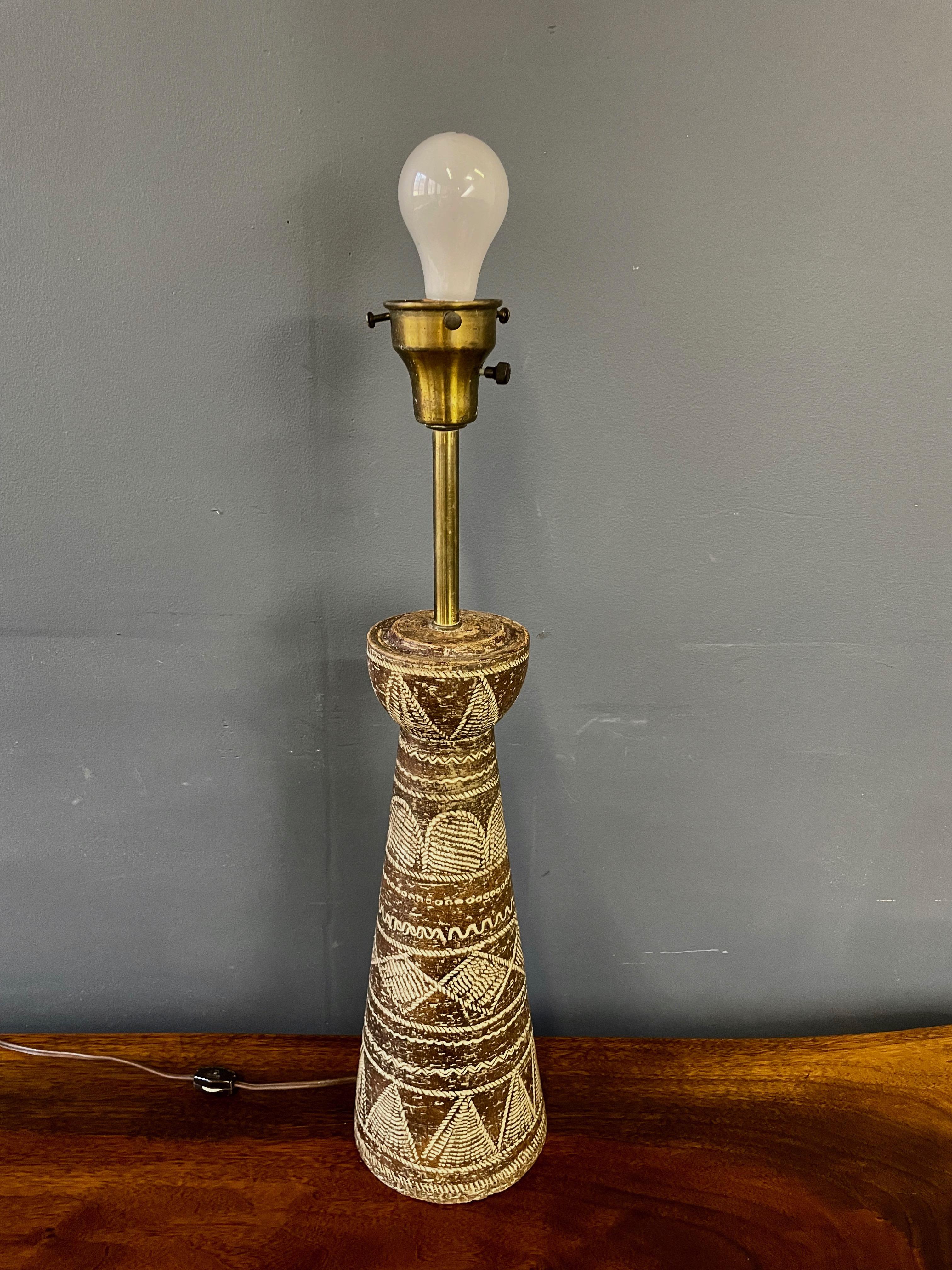 Mid-Century Modern Ugo Zaccagnini Italian Ceramic Sgraffito Primative Design Table Lamp Mid Century For Sale