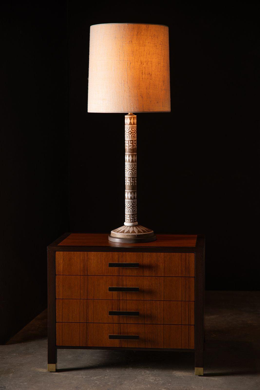 Ugo Zaccagnini Lampada da Tavolo Sgraffito Primative in Ceramica Italiana del Mid-Century Design In condizioni buone in vendita a Dallas, TX