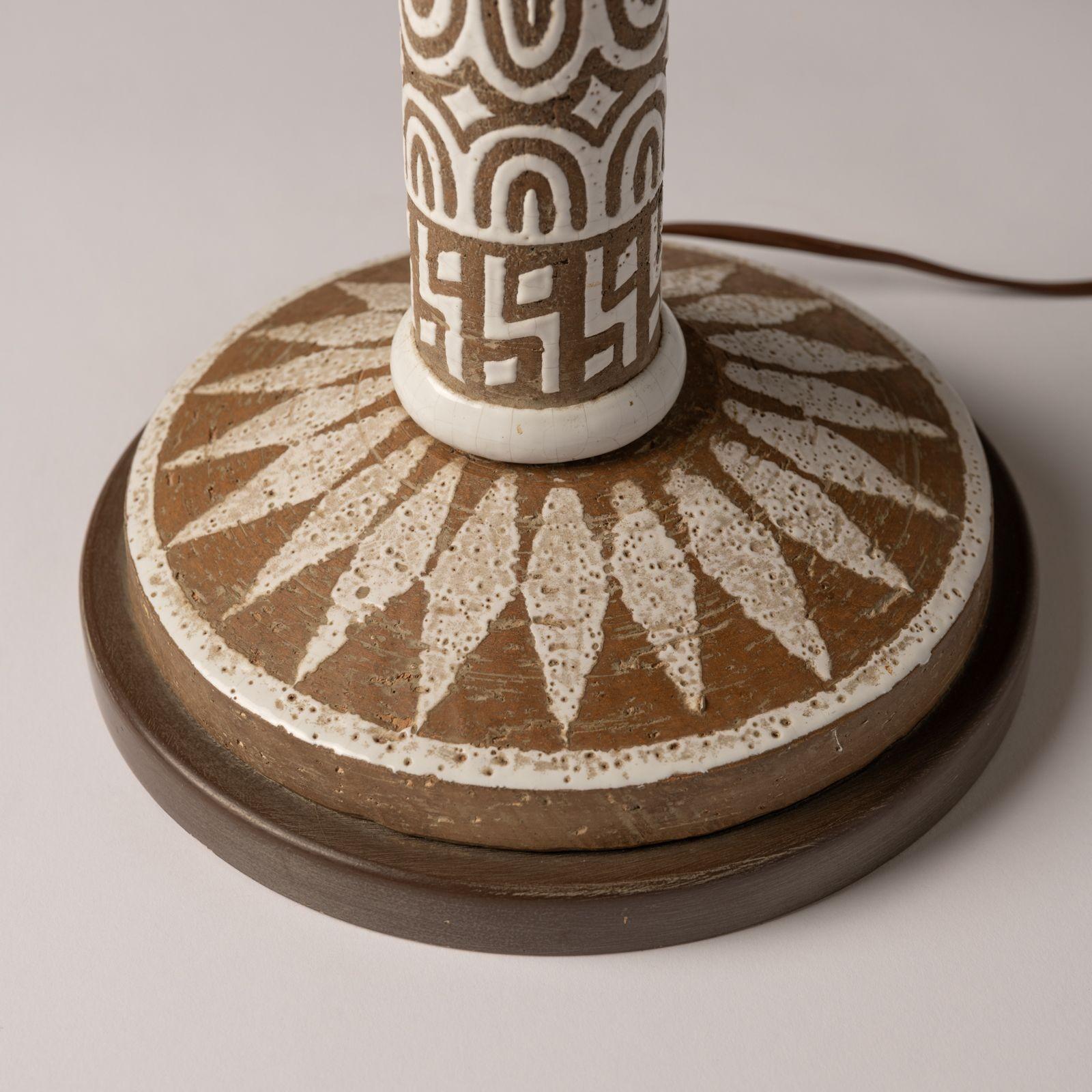 Ugo Zaccagnini Lampada da Tavolo Sgraffito Primative in Ceramica Italiana del Mid-Century Design in vendita 1
