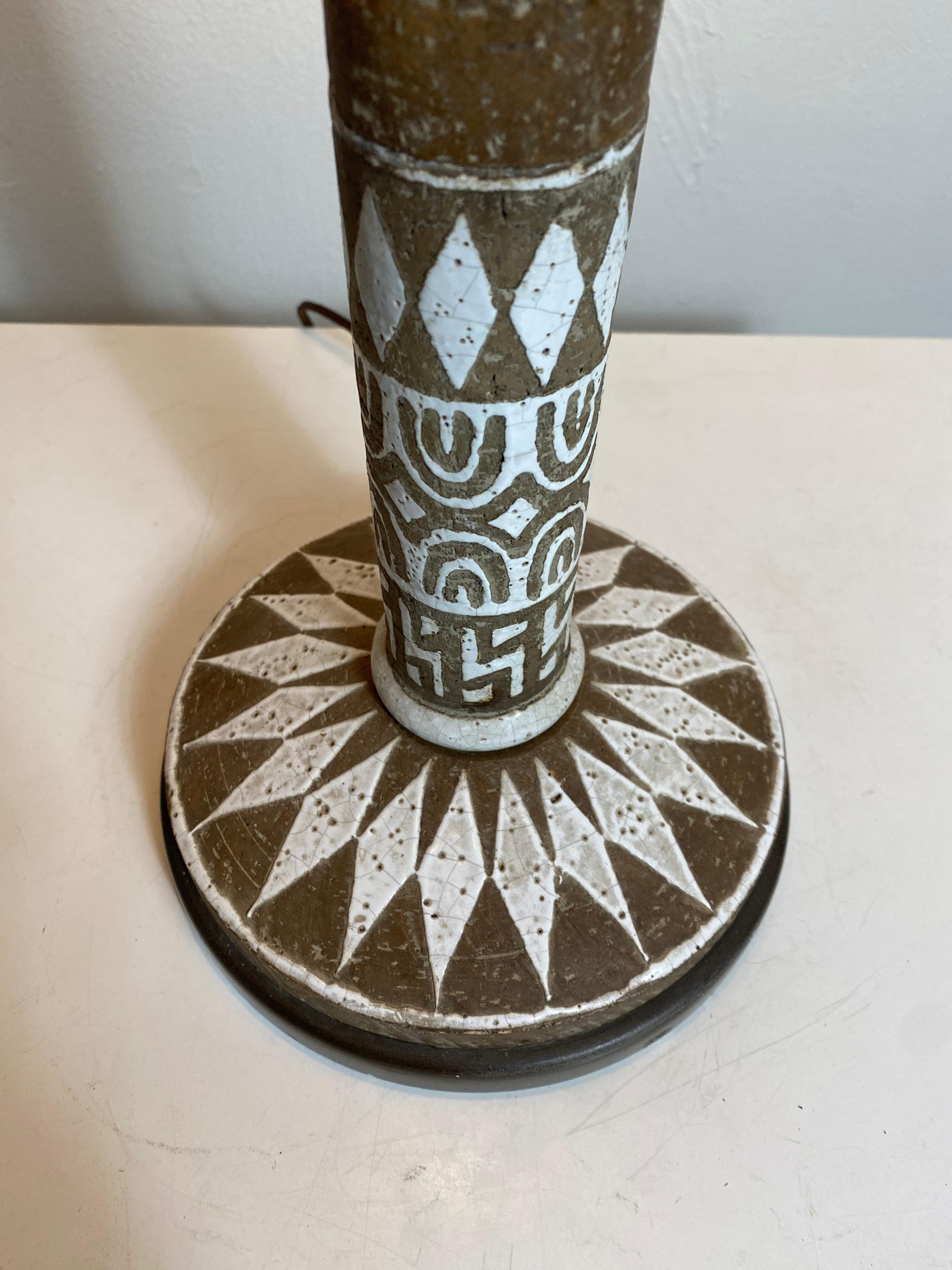 Stunning ceramic / art pottery lamp with a sgraffito design reminiscent of tribal designs and desirable designs by Guido Gambone. This lamp is a quintessential example of Italian design. Color, form and texture.