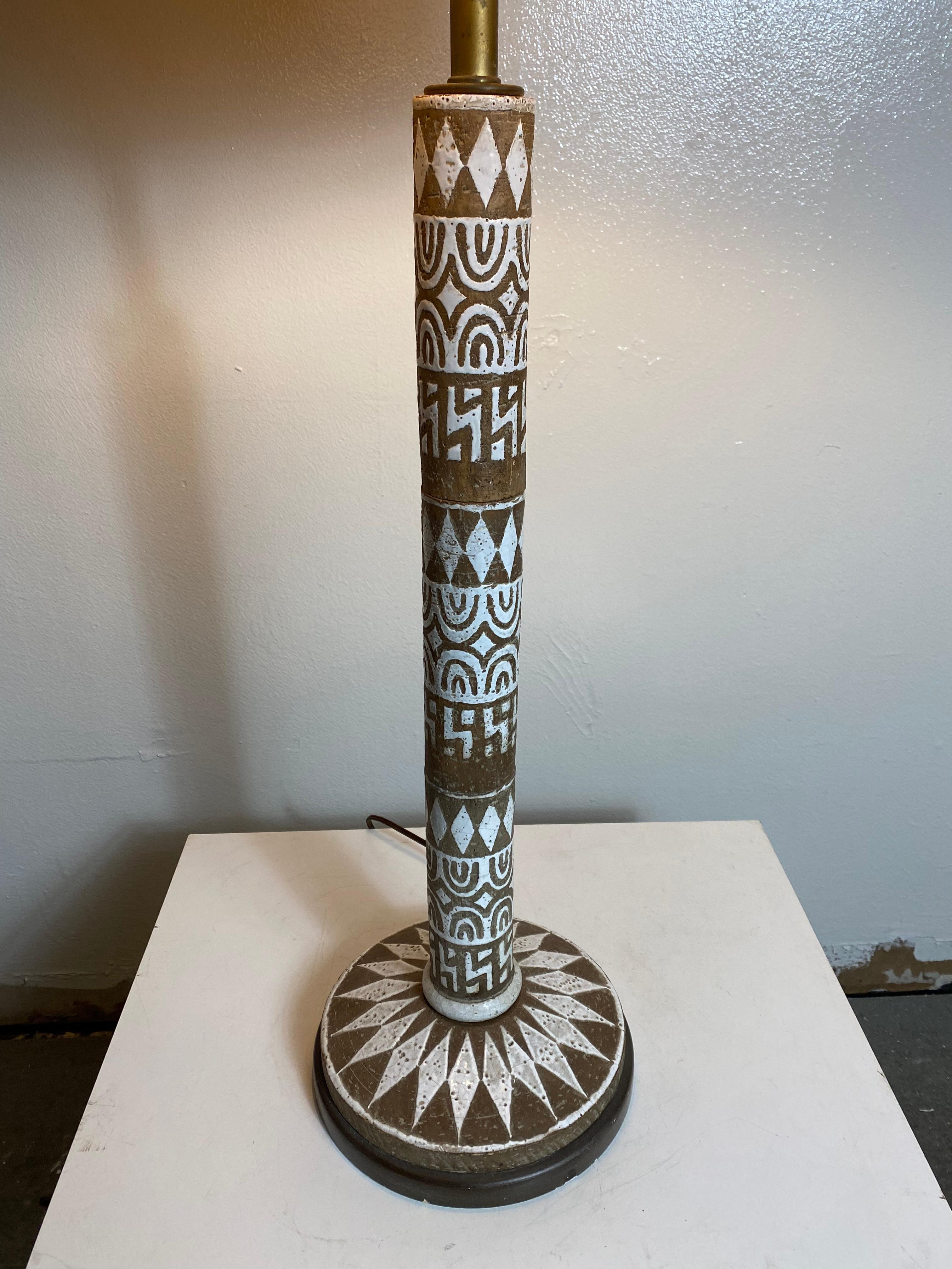 Mid-Century Modern Ugo Zaccagnini Italian Ceramic Sgraffito Primative Design Table Lamp Midcentury