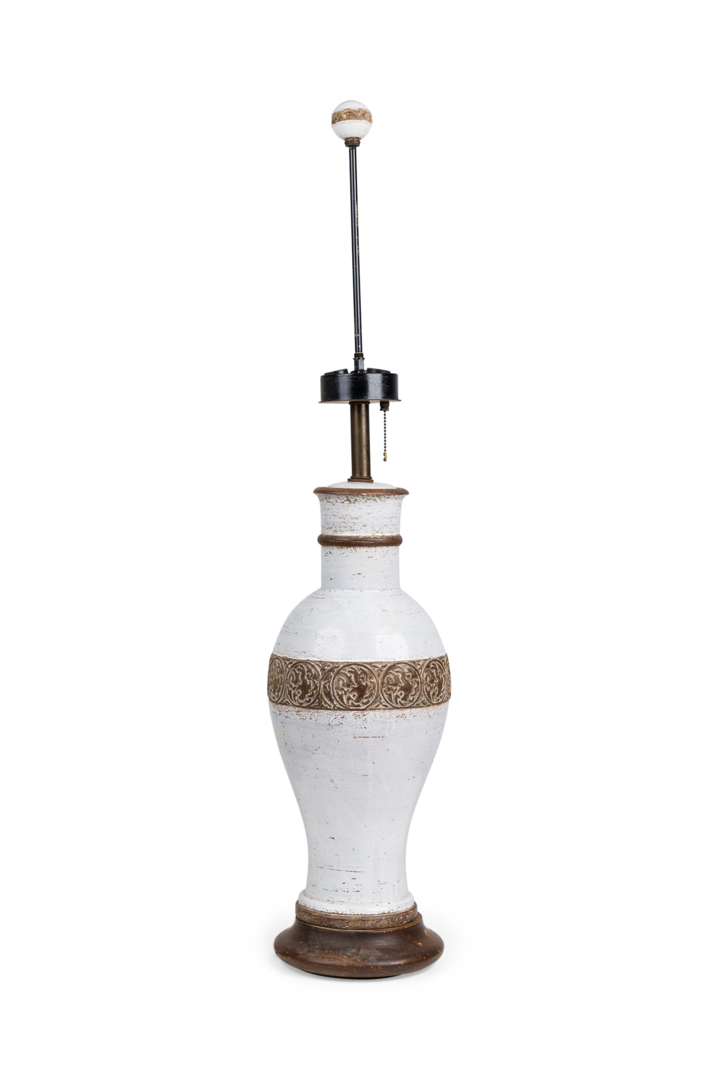 Ugo Zaccagnini Italian Ceramic White Glazed Urn Table Lamp on Dark Wood Base For Sale 2