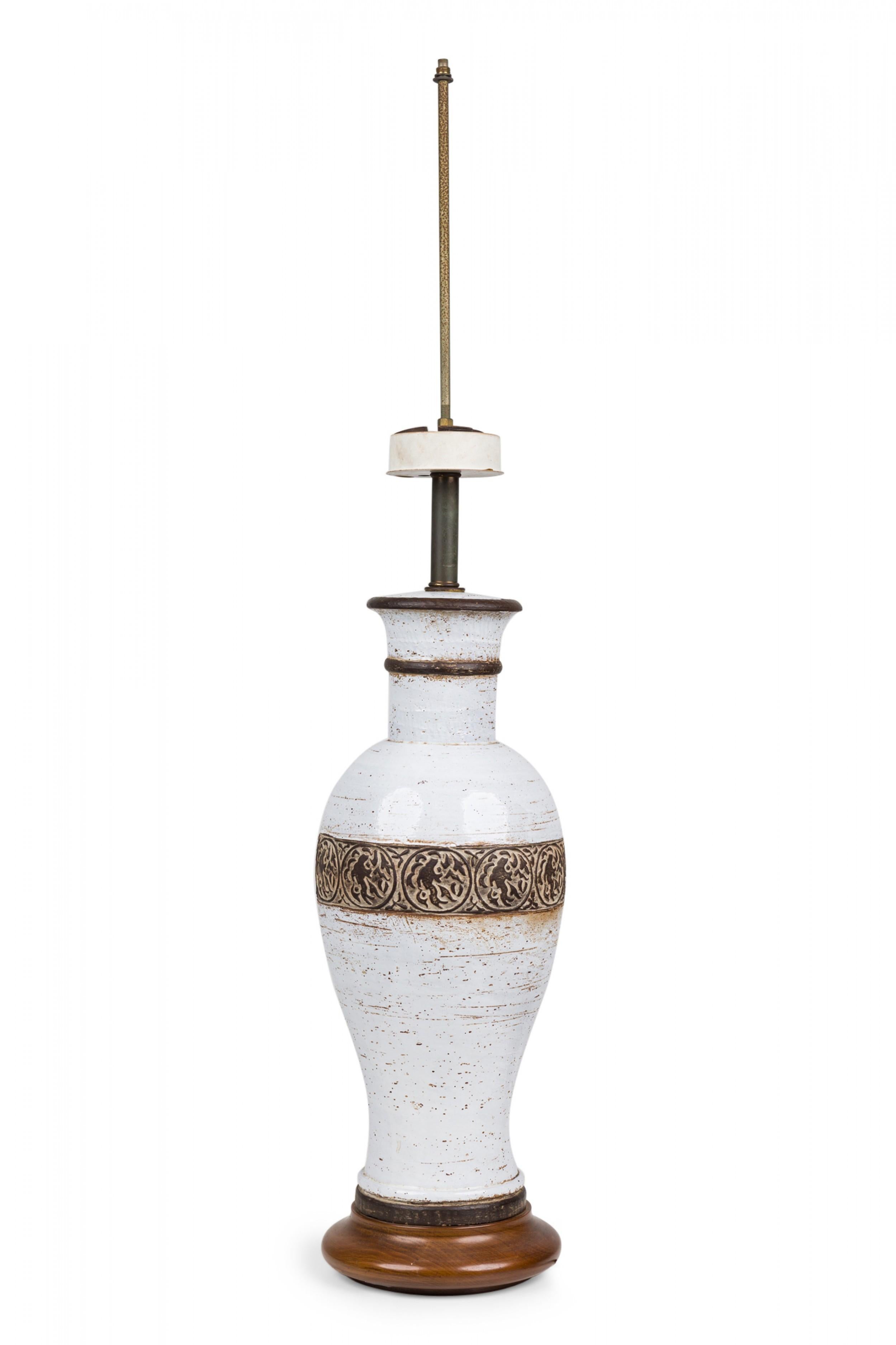 Ugo Zaccagnini Italian Ceramic White Glazed Urn Table Lamp on Light Wood Base For Sale 2