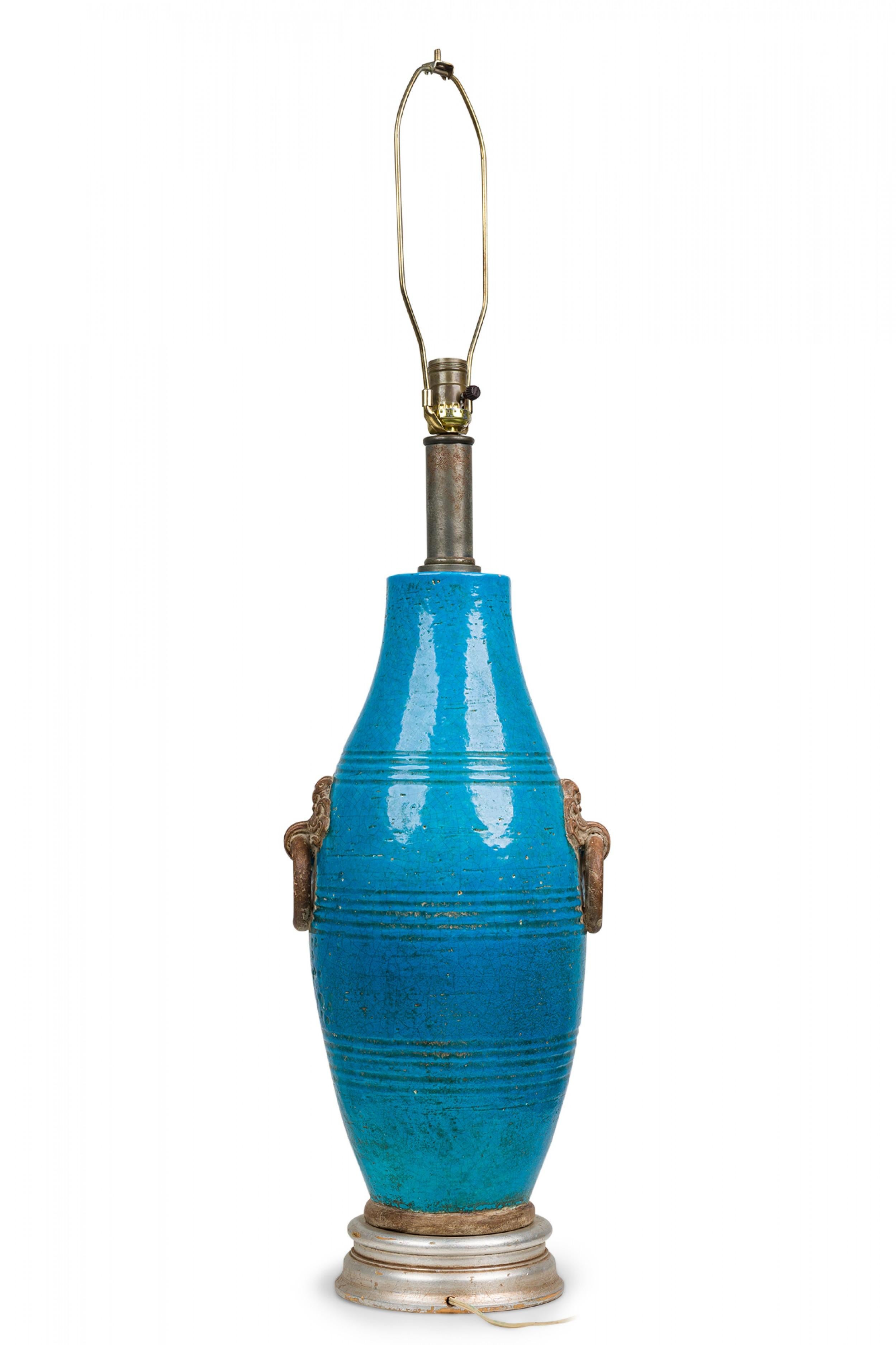 20ième siècle Lampe de bureau italienne du milieu du siècle dernier en céramique émaillée bleu persane de Ugo Zaccagnini en vente
