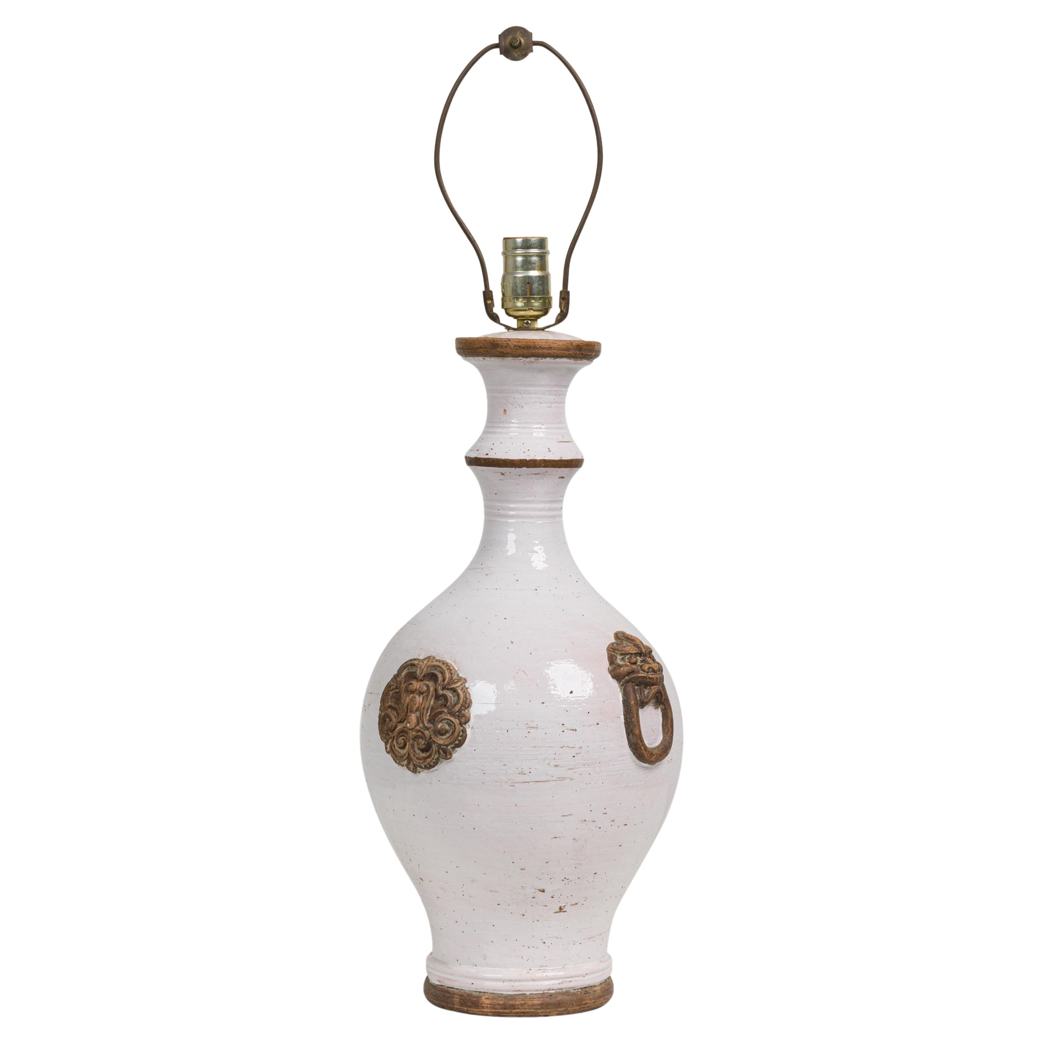 Ugo Zaccagnini - Grande lampe de table en céramique italienne du milieu du siècle - Urne sur pied en bois