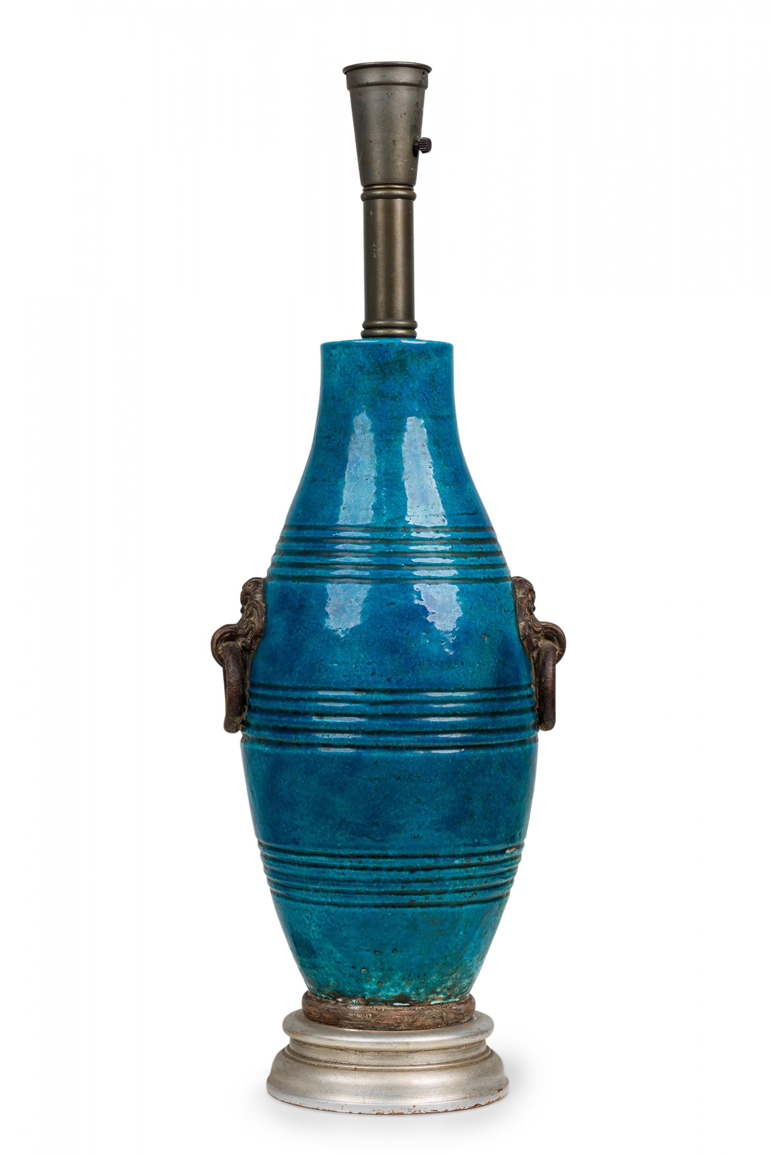 Mid-Century Modern Lampe de bureau italienne du milieu du siècle dernier en céramique émaillée bleu turquoise de Ugo Zaccagnini en vente
