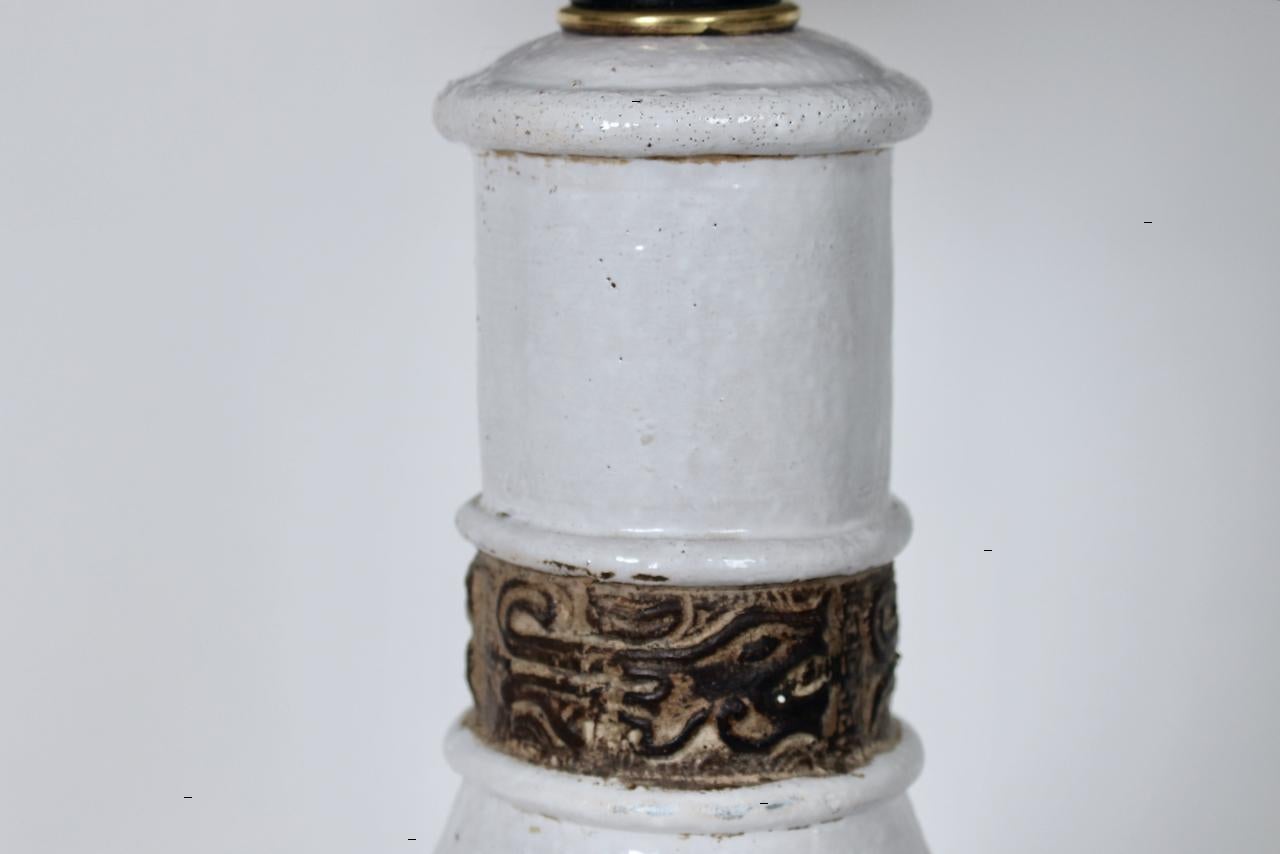 Ugo Zaccagnini Ming Style Off White & Cocoa Banded Glazed Pottery Lamp, C. 1960 For Sale 5