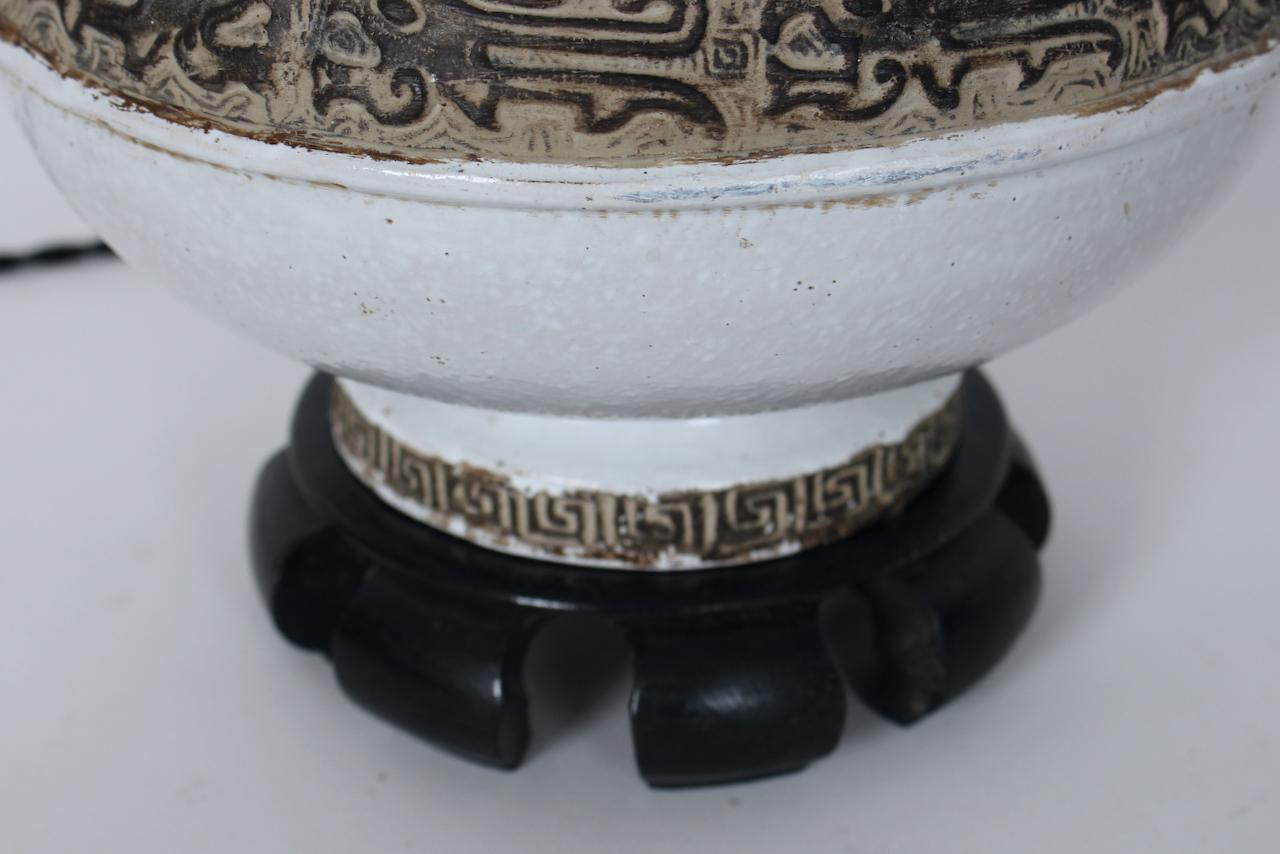 Ugo Zaccagnini Ming Style Off White & Cocoa Banded Glazed Pottery Lamp, C. 1960 For Sale 10