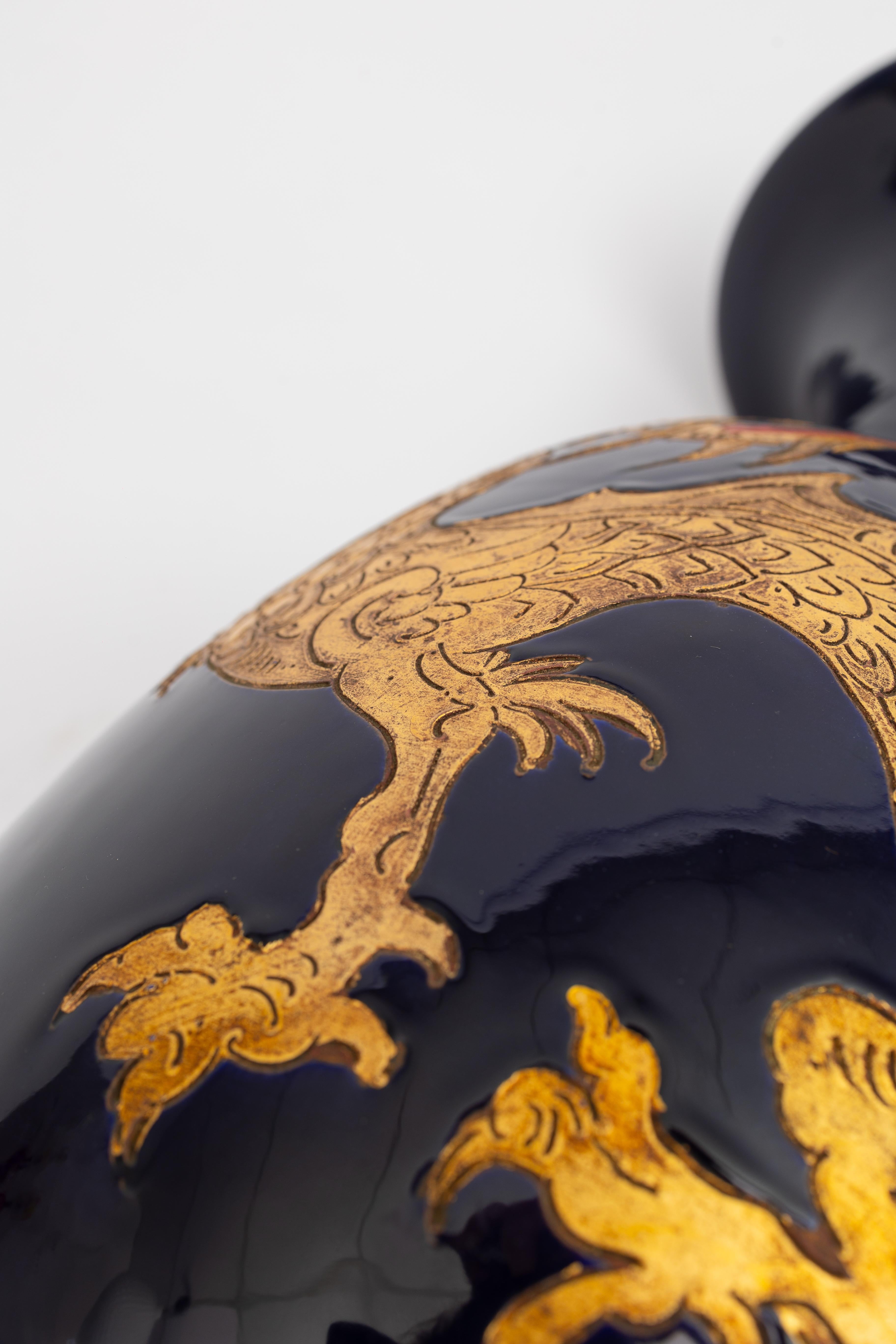Ugo Zaccagnini: monumentale lampada da tavolo in ceramica/majolica con drago italiano in vendita 1