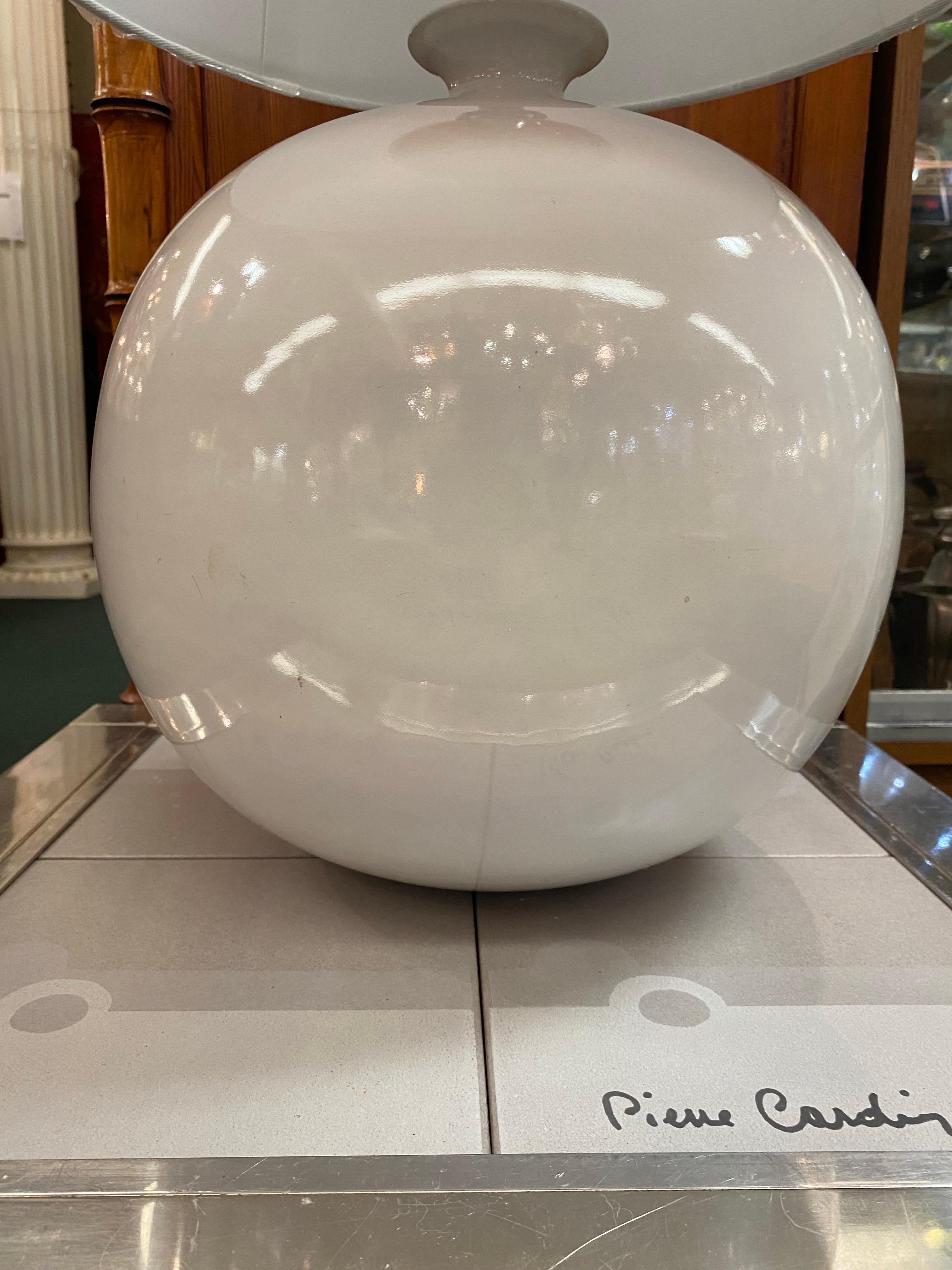 Ugo Zaccagnini de Italia 1950 / 1960 Lámpara de sobremesa globo de cerámica blanca en venta 3