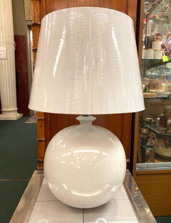 Ugo Zaccagnini de Italia 1950 / 1960 Lámpara de sobremesa globo de cerámica blanca