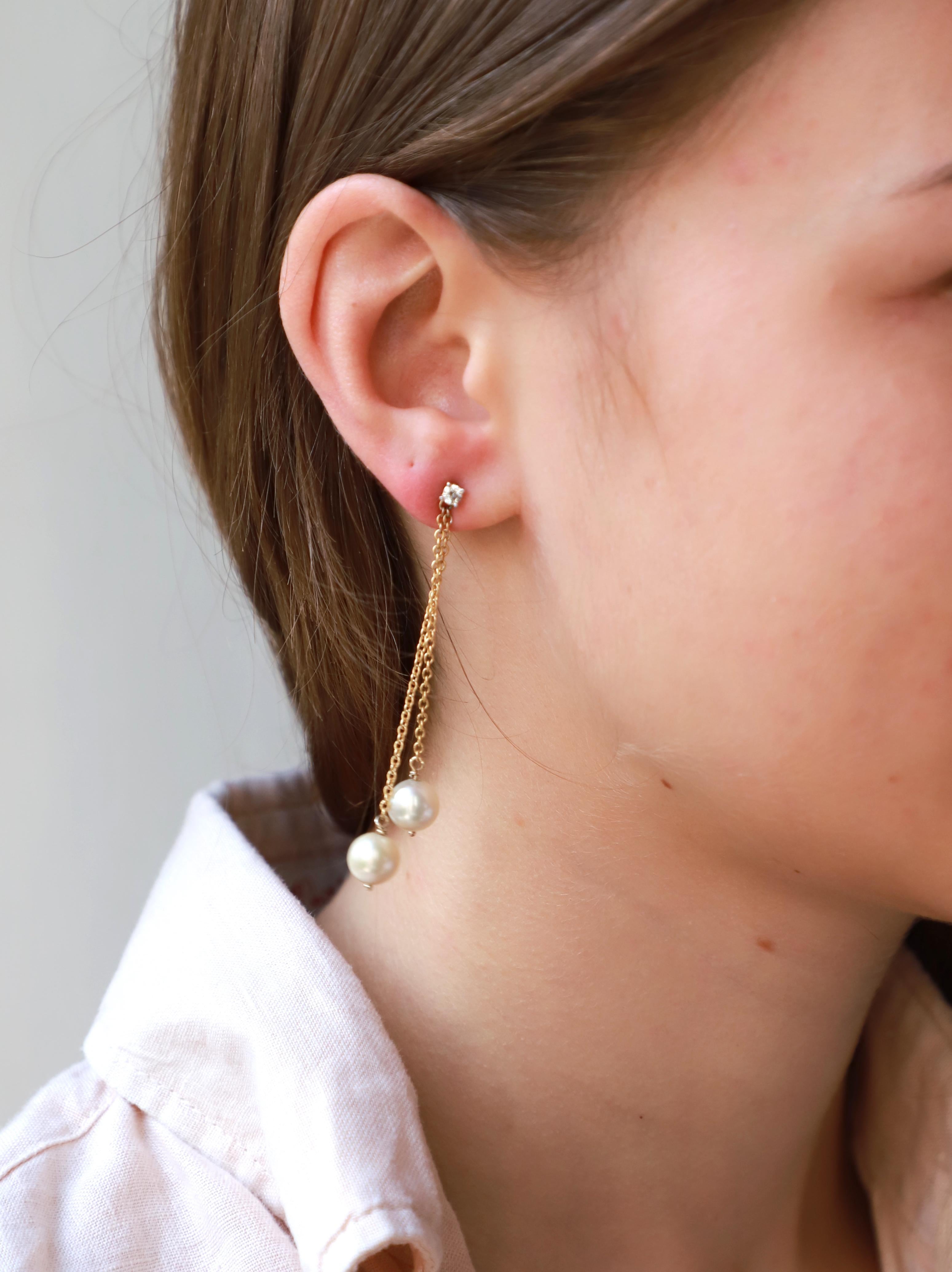 Orecchini in oro giallo 18 carati con diamante bianco da 0,16 carati dal design moderno in vendita 3