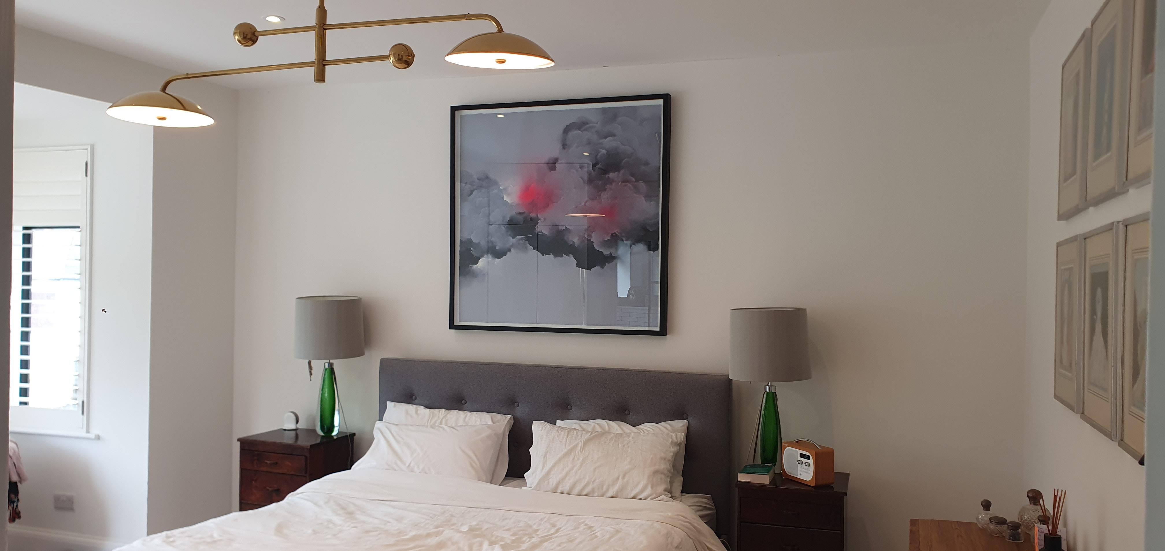 Araña Uhura grande de latón de 2 brazos con brazos móviles y pantallas de luz giratorias Siglo XXI y contemporáneo en venta