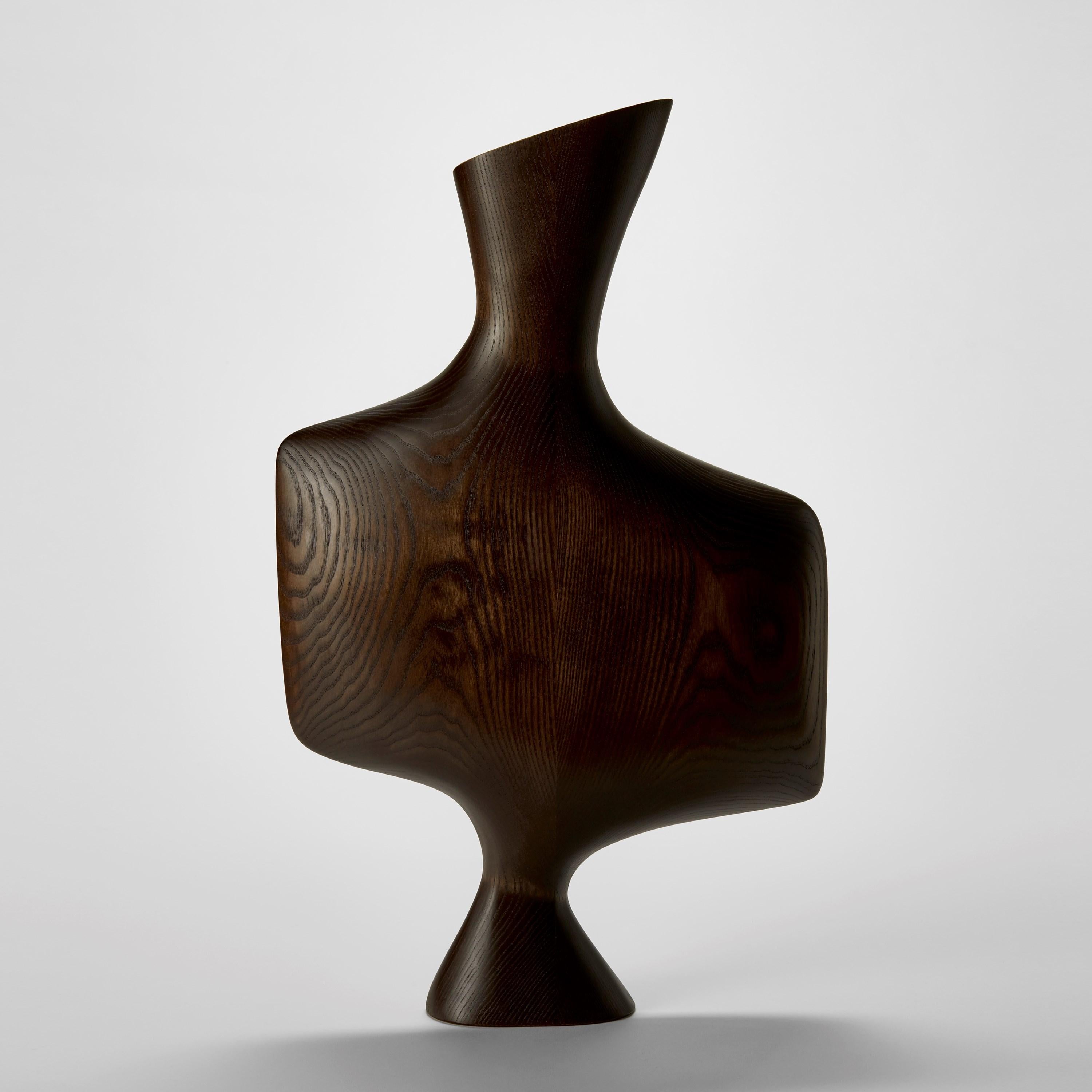 Britannico Uhuru 0.3, una scultura astratta in legno di frassino con interno rosso di Donald Baugh in vendita