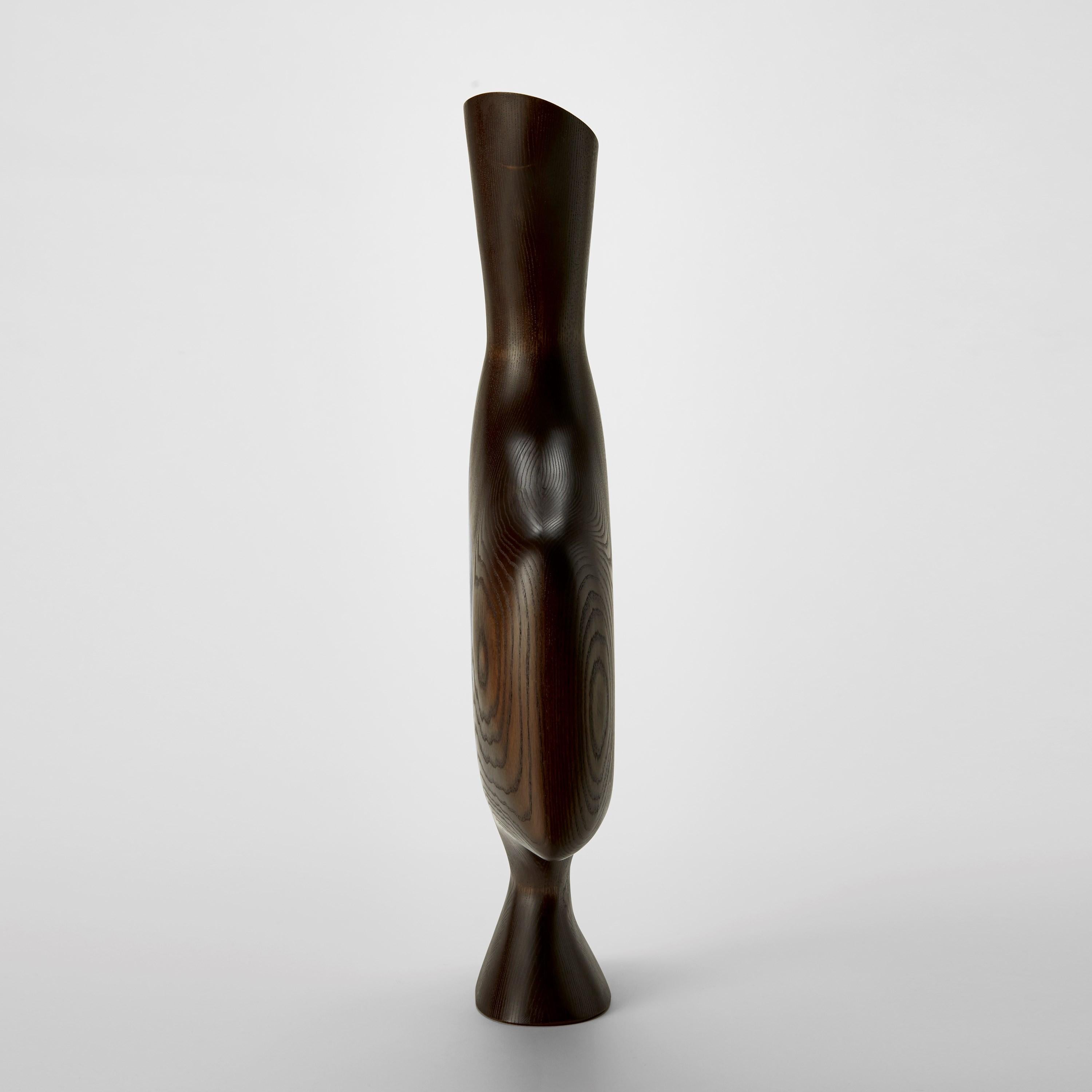 Fatto a mano Uhuru 0.3, una scultura astratta in legno di frassino con interno rosso di Donald Baugh in vendita