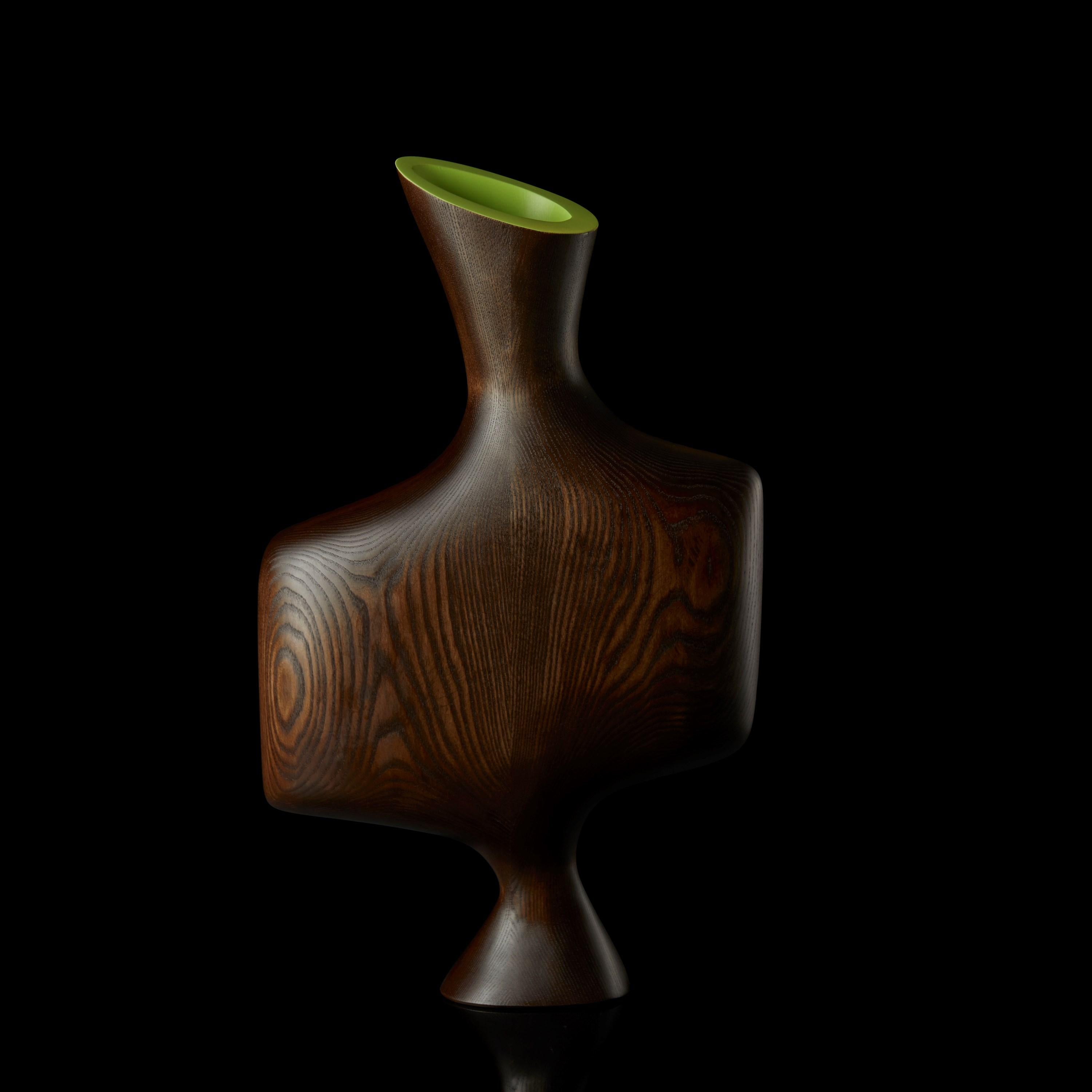 XXI secolo e contemporaneo Uhuru 0.3, una scultura astratta in legno di frassino con interno rosso di Donald Baugh in vendita