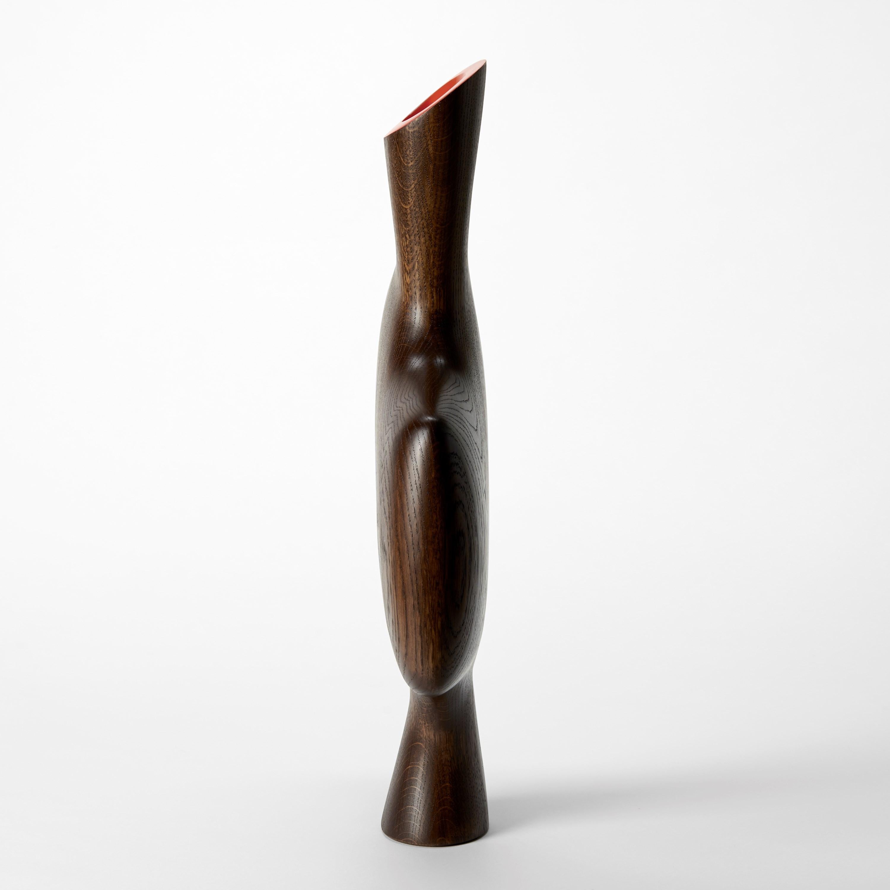 Organico moderno Uhuru 0.4, una scultura astratta in legno di Oak con interno rosso di Donald Baugh in vendita