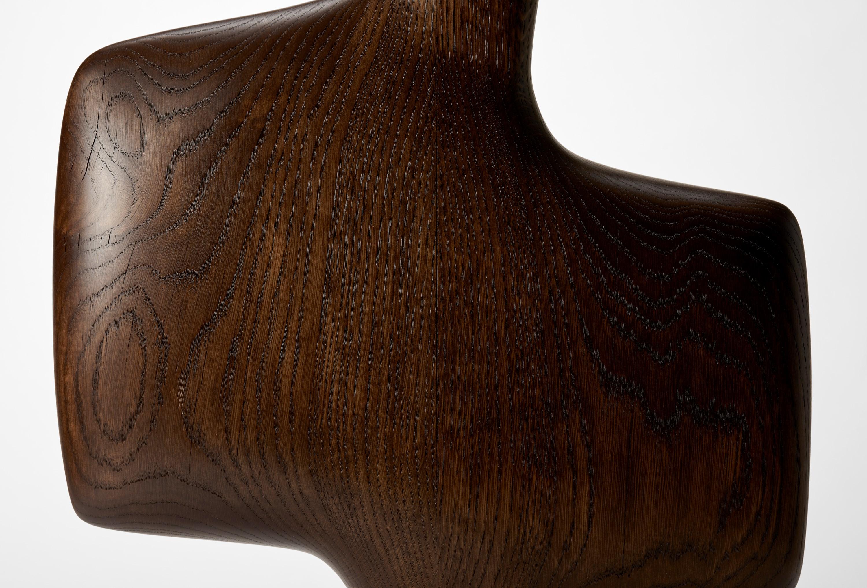 Uhuru 0.4, una scultura astratta in legno di Oak con interno rosso di Donald Baugh In condizioni Nuovo in vendita a London, GB