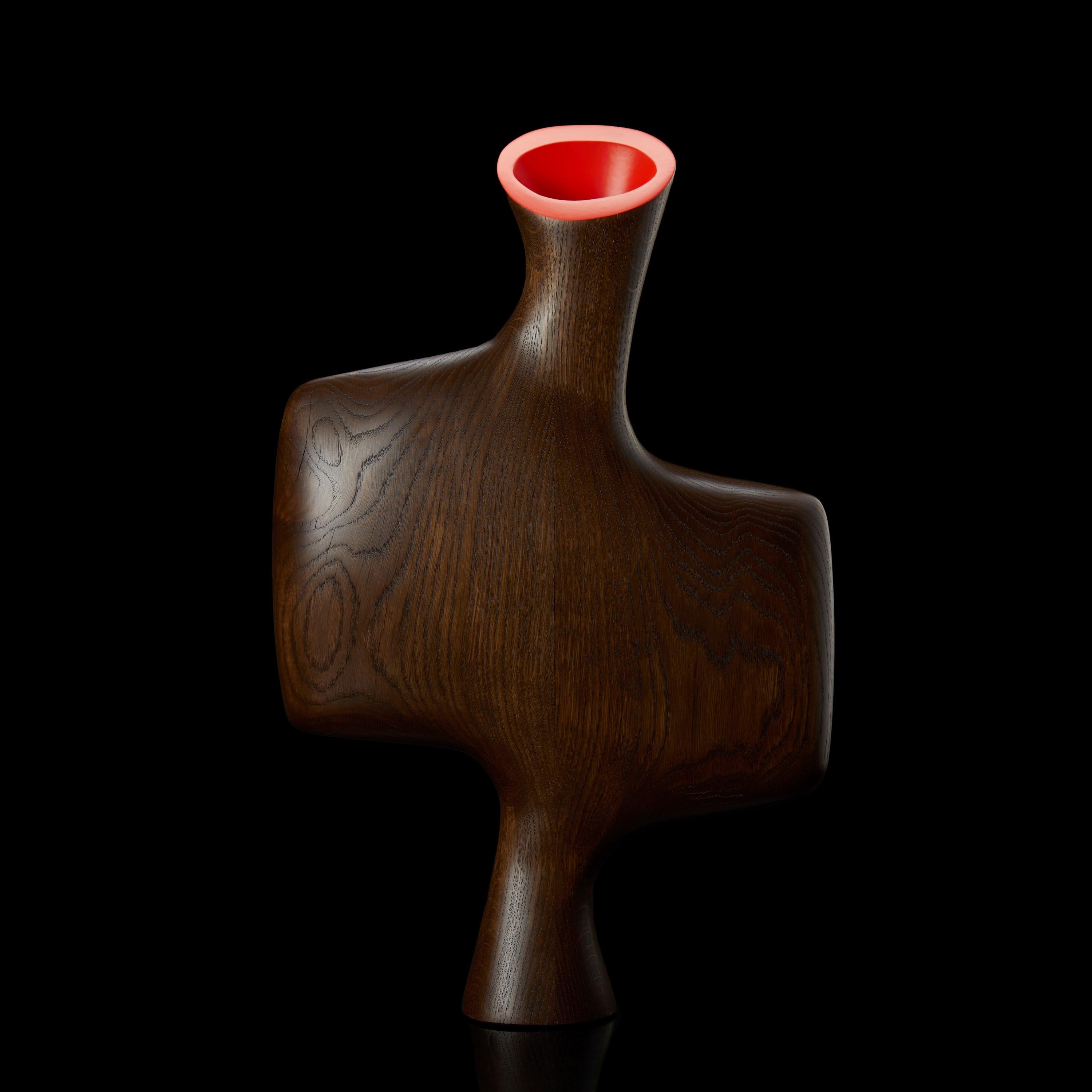 XXI secolo e contemporaneo Uhuru 0.4, una scultura astratta in legno di Oak con interno rosso di Donald Baugh in vendita