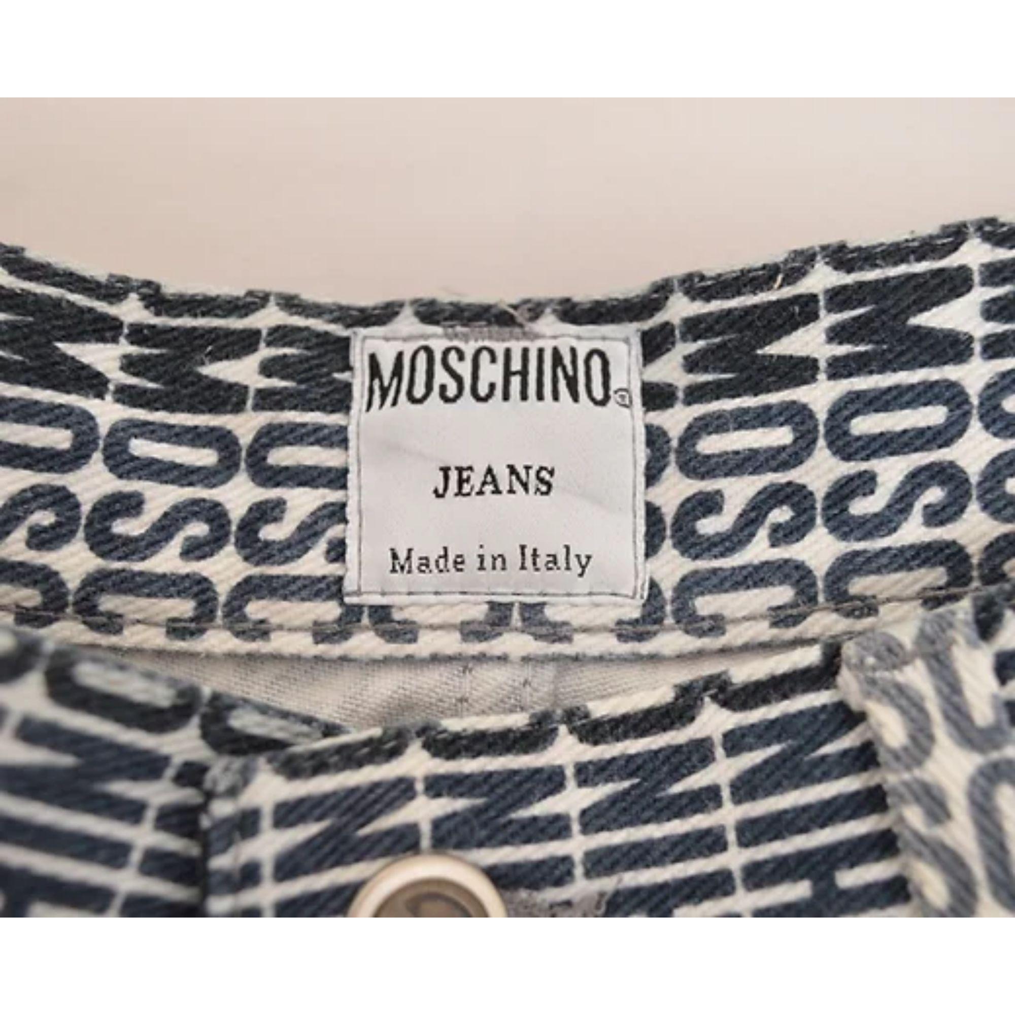 Grigio UK Garage Rave Vintage Moschino Spell Out Bianco e Nero Pantaloni jeans in vendita