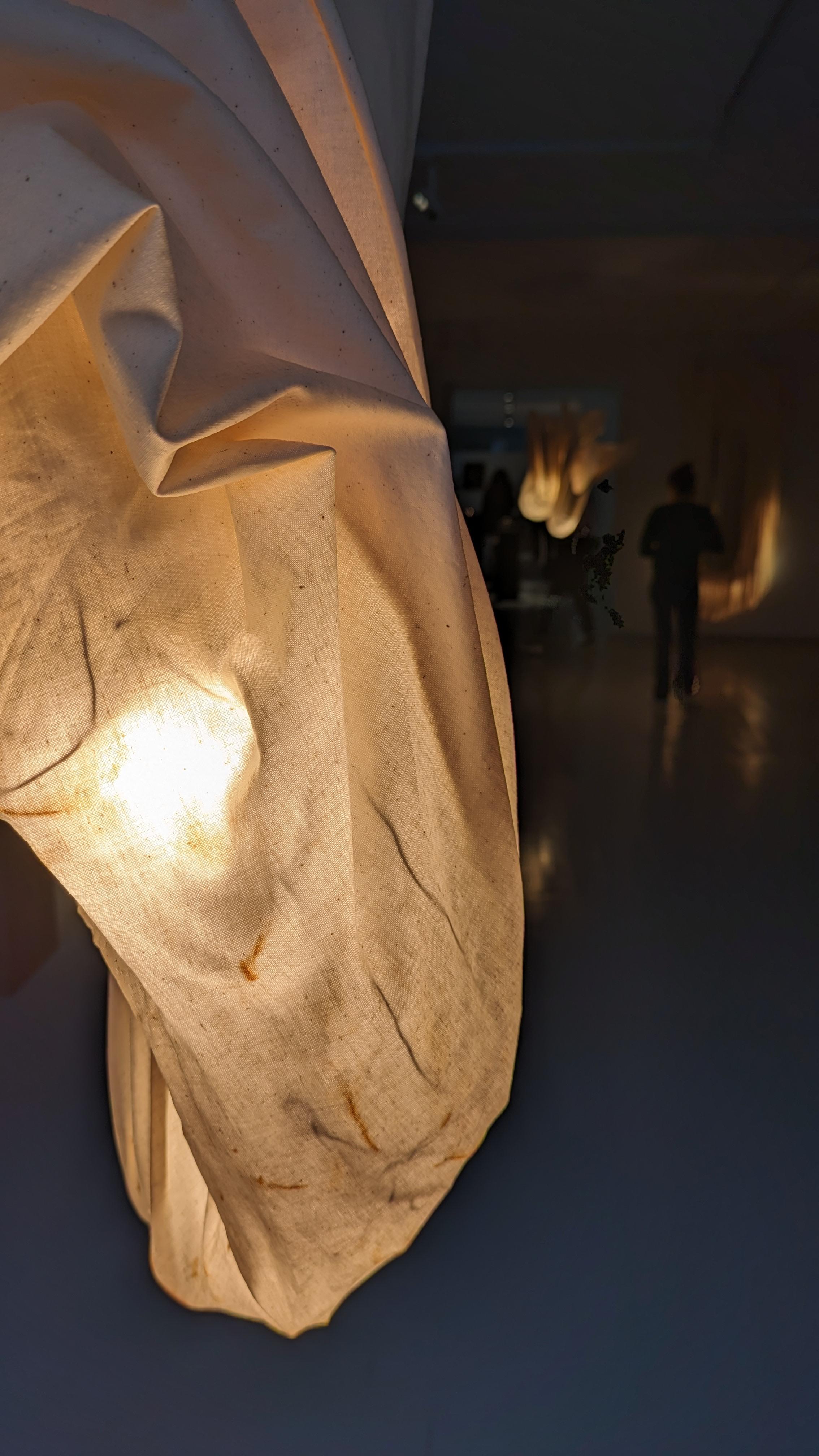 Olandese Design-Light ucraino contemporaneo Spirale in ferro e tela di Olexandr Pinchuk in vendita
