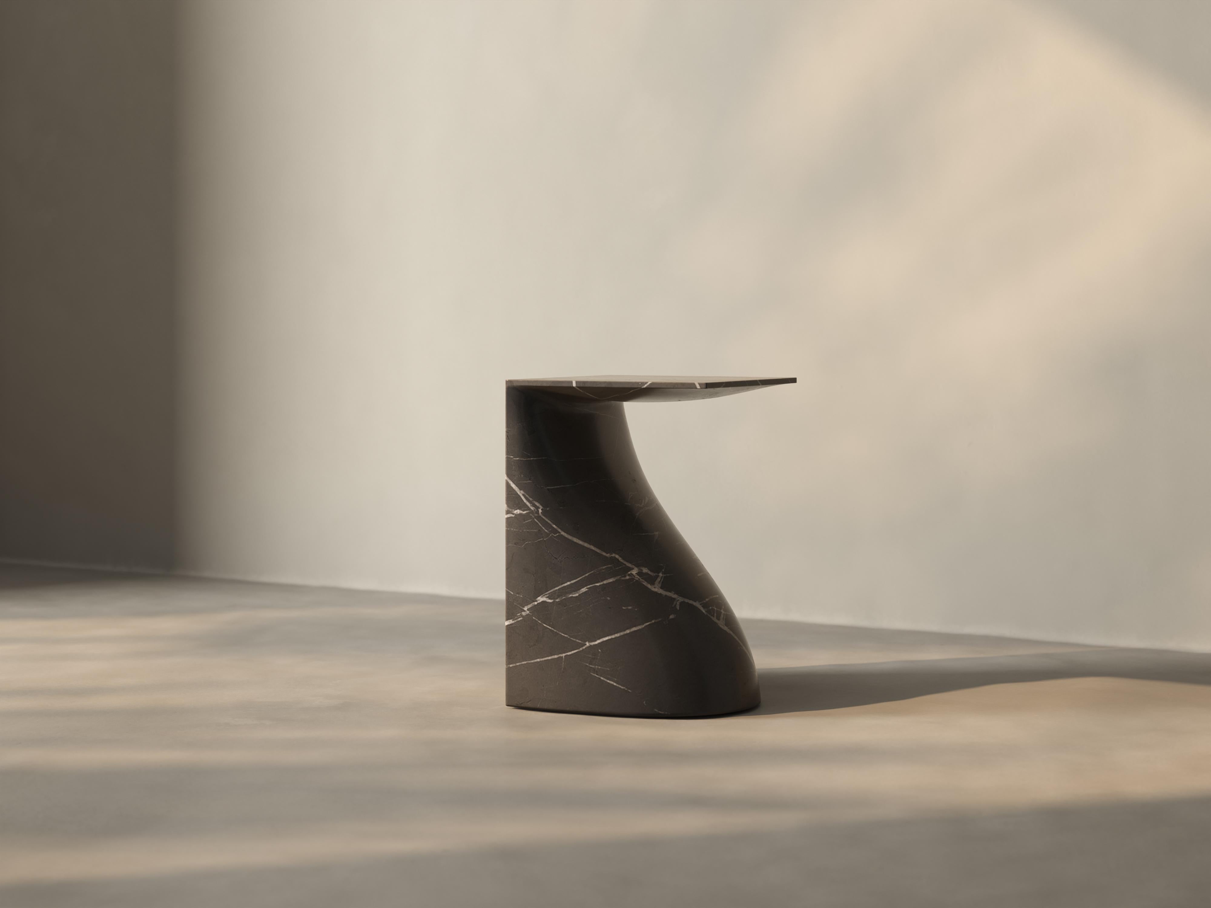 Postmoderne Table noire « Ula Sculpture » repolie par Veronica Mar en vente
