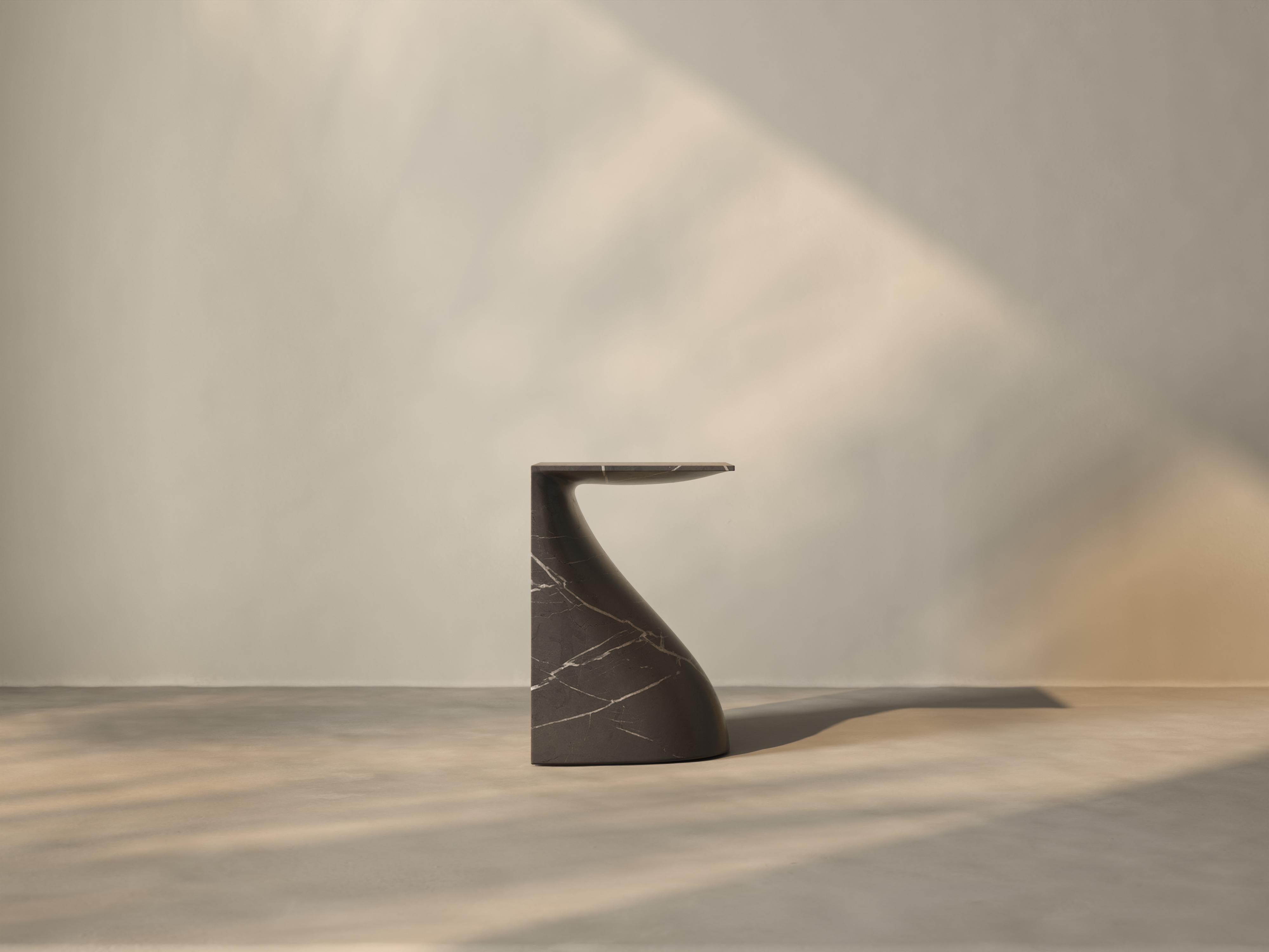 Espagnol Table noire « Ula Sculpture » repolie par Veronica Mar en vente