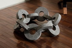 Ulama, Skulpturaler geometrischer mexikanischer Lavastein-Mitteltisch aus Stein von Pedro Cerisola