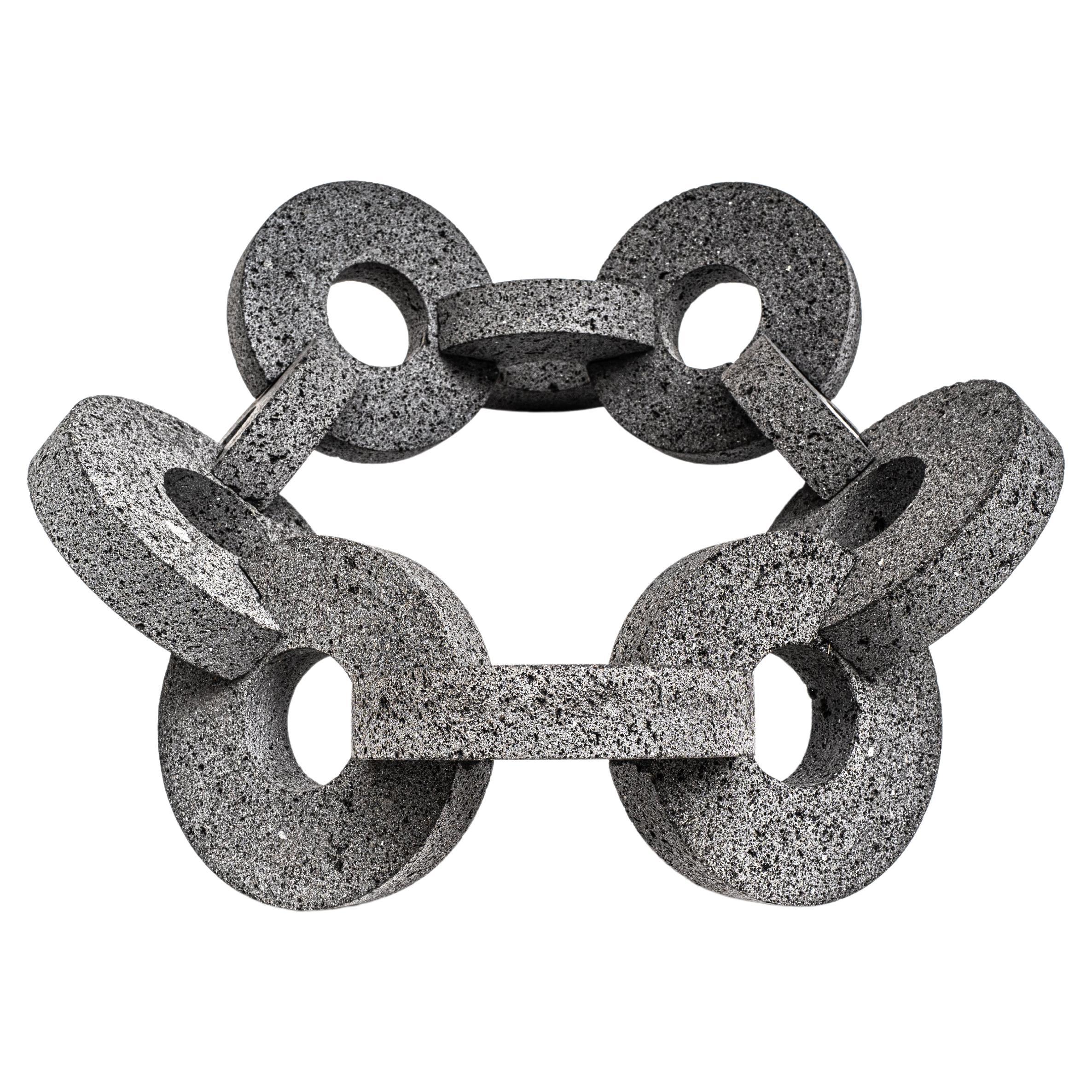 Ulama, Skulpturaler geometrischer mexikanischer Lavastein-Mitteltisch aus Stein von Pedro Cerisola im Angebot